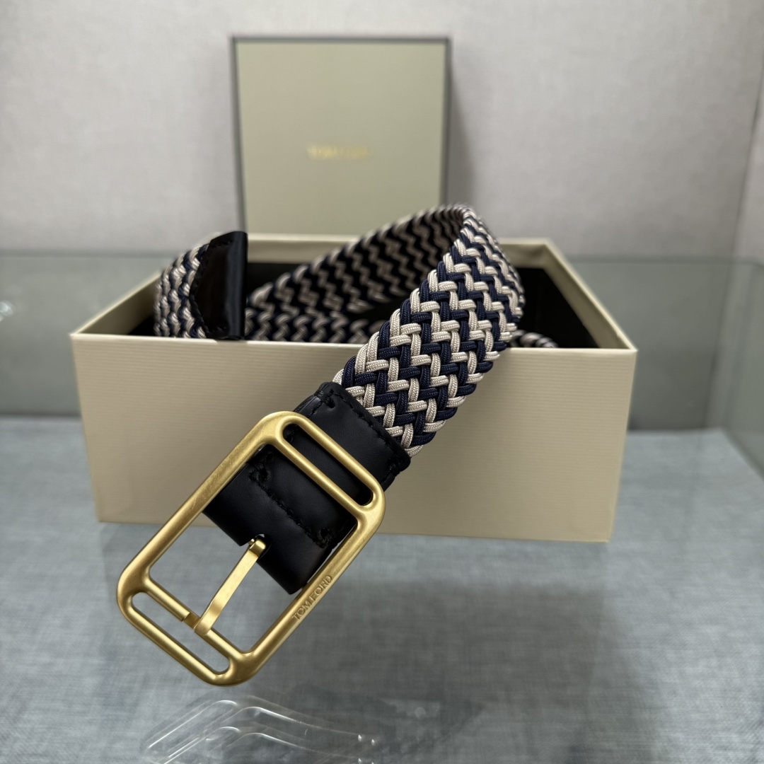 汤姆福特最新网红爆款双面头层牛皮专柜同步3.5宽新款上市了，原版牛皮，搭配铜扣，优雅，大方用的方便。谢谢