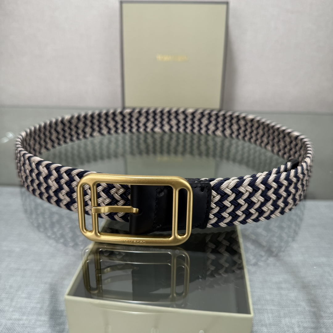 汤姆福特最新网红爆款双面头层牛皮专柜同步3.5宽新款上市了，原版牛皮，搭配铜扣，优雅，大方用的方便。谢谢