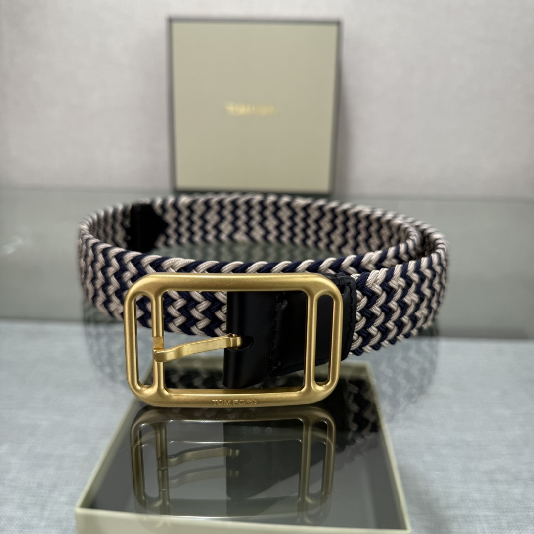 汤姆福特最新网红爆款双面头层牛皮专柜同步3.5宽新款上市了，原版牛皮，搭配铜扣，优雅，大方用的方便。谢谢