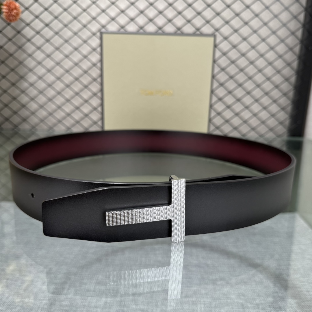 汤姆福特最新网红爆款双面头层牛皮专柜同步3.8宽新款上市了，原版牛皮，搭配铜扣，优雅，大方用的方便。谢谢