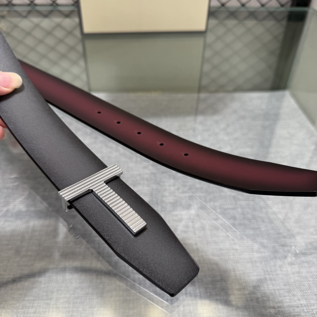 汤姆福特最新网红爆款双面头层牛皮专柜同步3.8宽新款上市了，原版牛皮，搭配铜扣，优雅，大方用的方便。谢谢