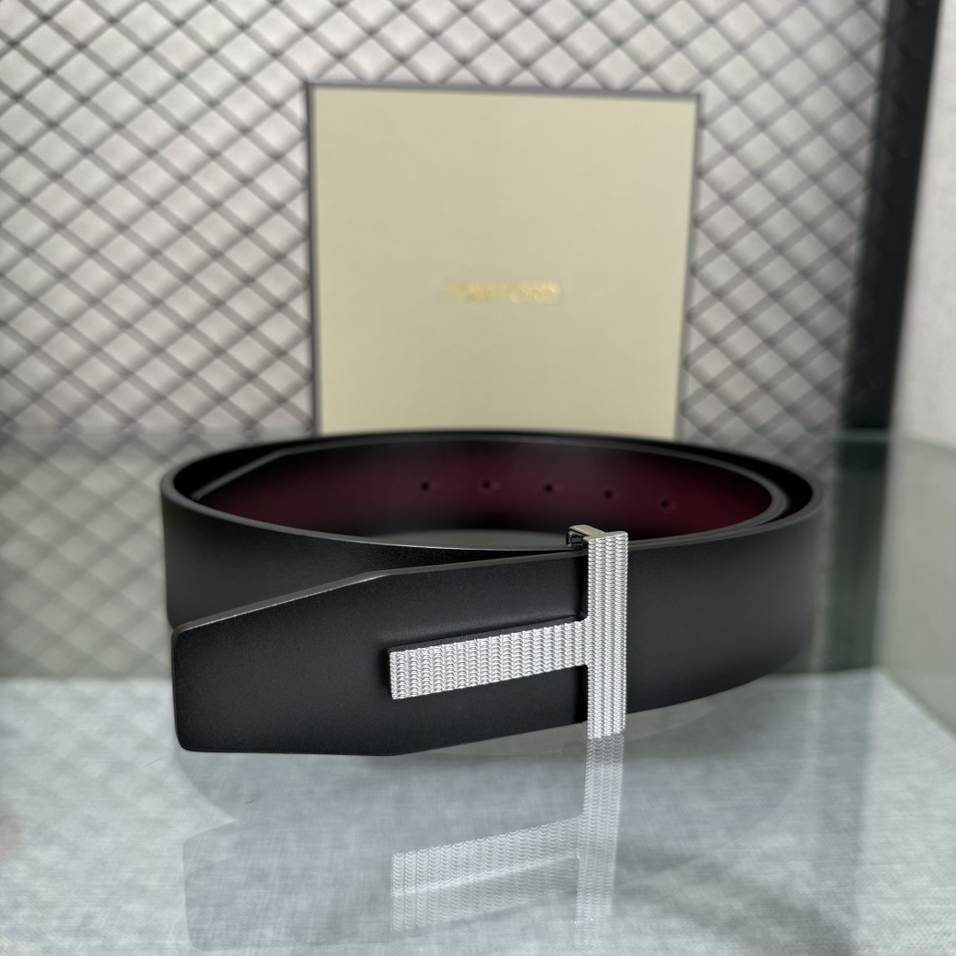 汤姆福特最新网红爆款双面头层牛皮专柜同步3.8宽新款上市了，原版牛皮，搭配铜扣，优雅，大方用的方便。谢谢