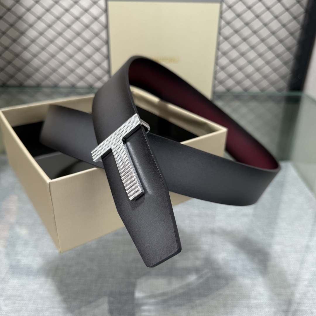 汤姆福特最新网红爆款双面头层牛皮专柜同步3.8宽新款上市了，原版牛皮，搭配铜扣，优雅，大方用的方便。谢谢