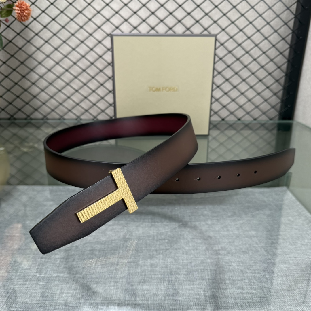 汤姆福特最新网红爆款双面头层牛皮专柜同步3.8宽新款上市了，原版牛皮，搭配铜扣，优雅，大方用的方便。谢谢