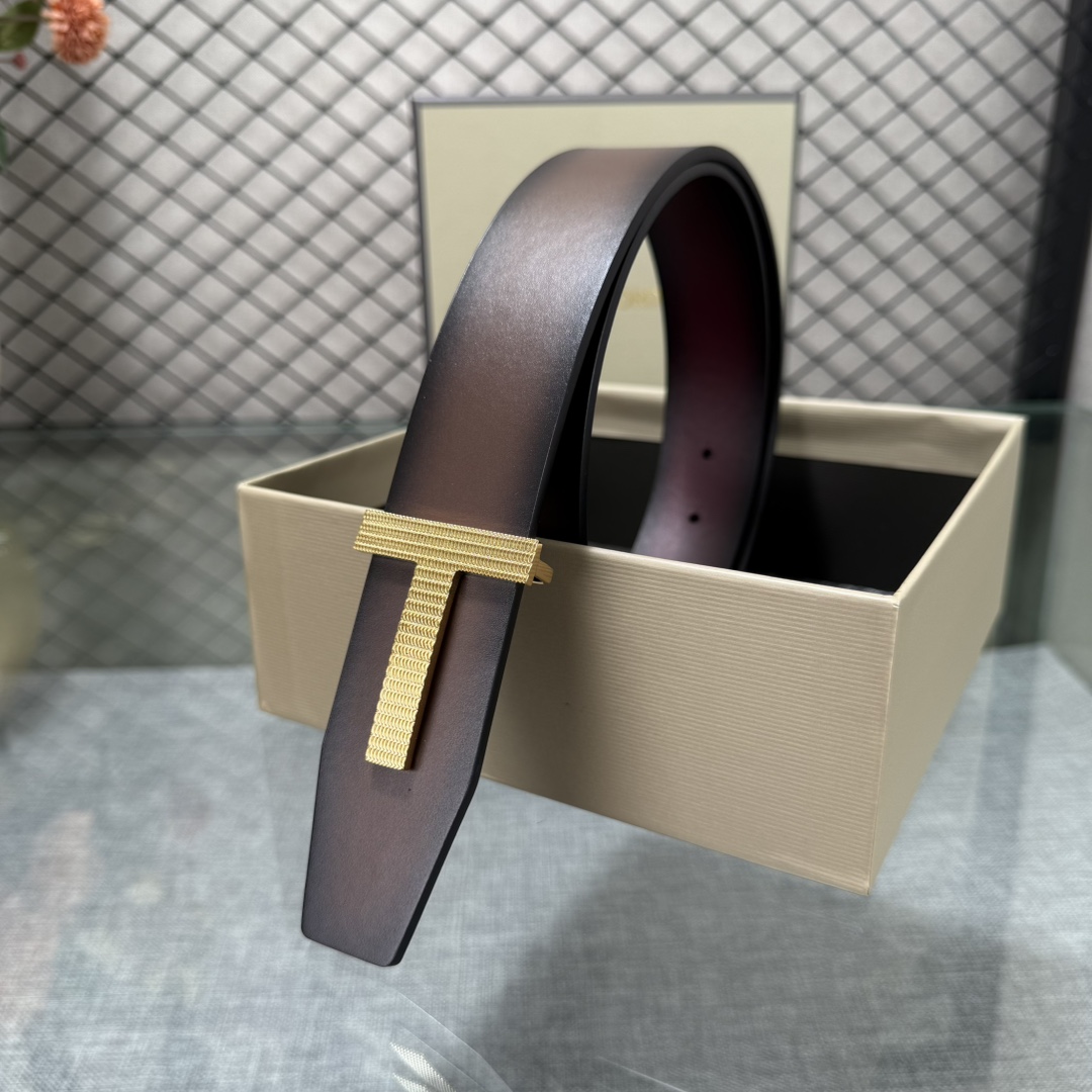 汤姆福特最新网红爆款双面头层牛皮专柜同步3.8宽新款上市了，原版牛皮，搭配铜扣，优雅，大方用的方便。谢谢