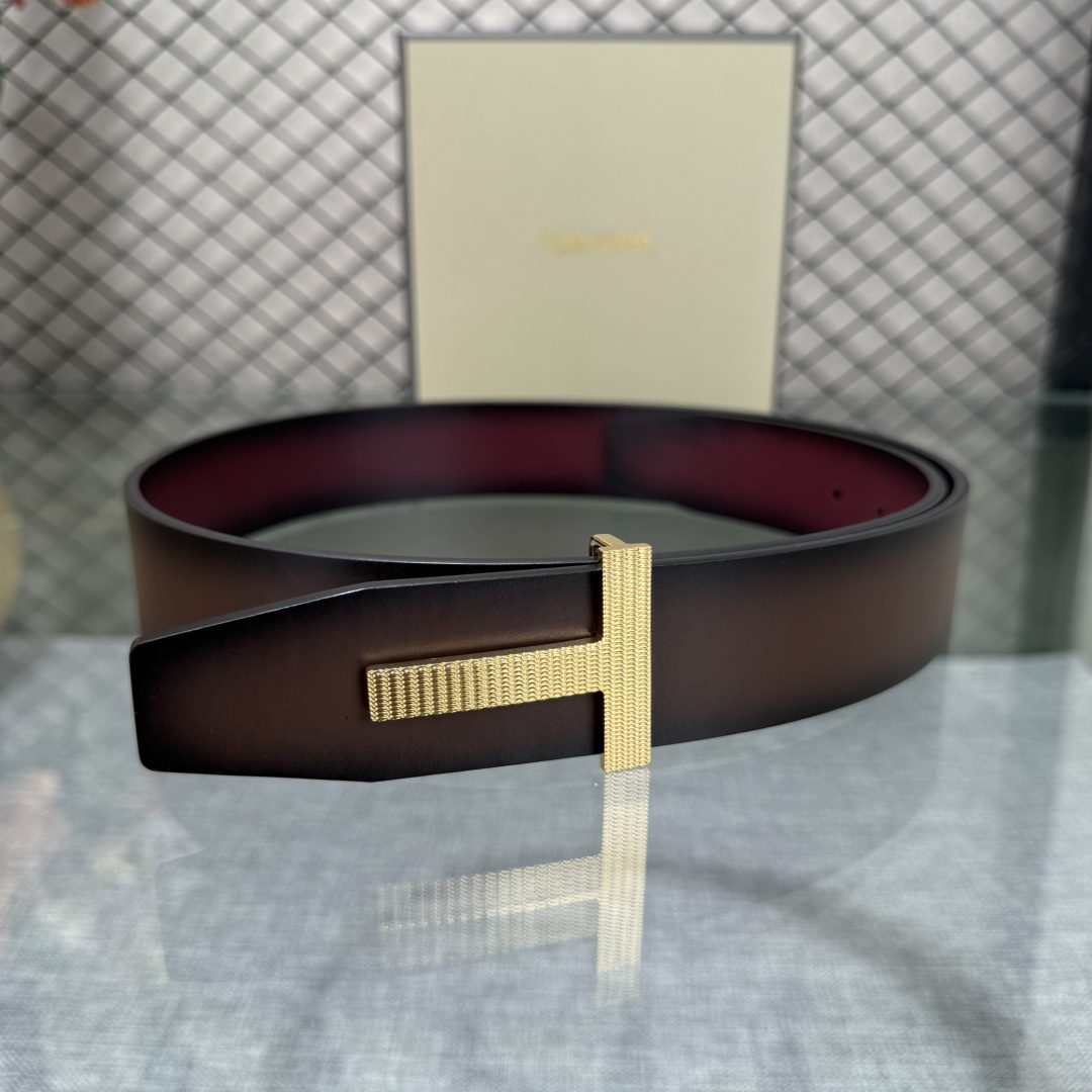 汤姆福特最新网红爆款双面头层牛皮专柜同步3.8宽新款上市了，原版牛皮，搭配铜扣，优雅，大方用的方便。谢谢