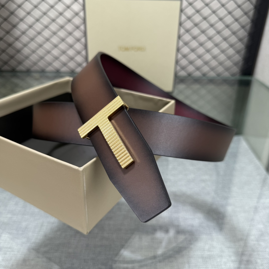 汤姆福特最新网红爆款双面头层牛皮专柜同步3.8宽新款上市了，原版牛皮，搭配铜扣，优雅，大方用的方便。谢谢