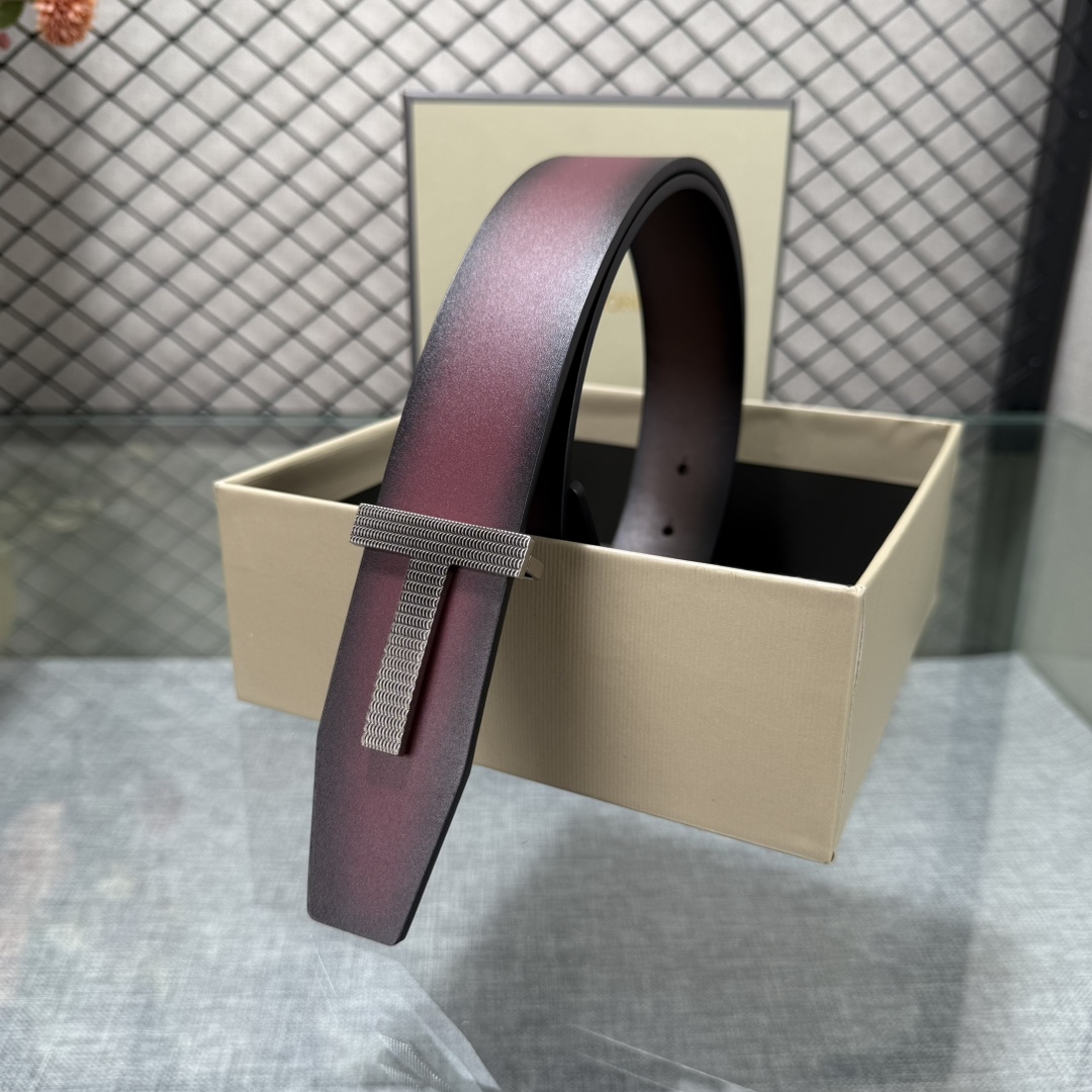 汤姆福特最新网红爆款双面头层牛皮专柜同步3.8宽新款上市了，原版牛皮，搭配铜扣，优雅，大方用的方便。谢谢