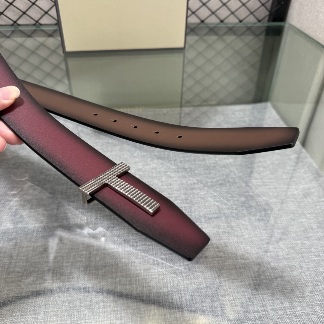 汤姆福特最新网红爆款双面头层牛皮专柜同步3.8宽新款上市了，原版牛皮，搭配铜扣，优雅，大方用的方便。谢谢