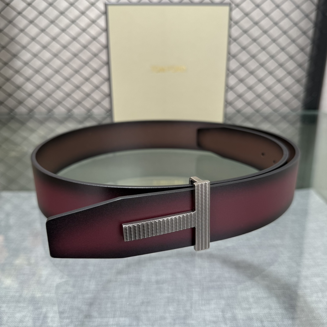 汤姆福特最新网红爆款双面头层牛皮专柜同步3.8宽新款上市了，原版牛皮，搭配铜扣，优雅，大方用的方便。谢谢