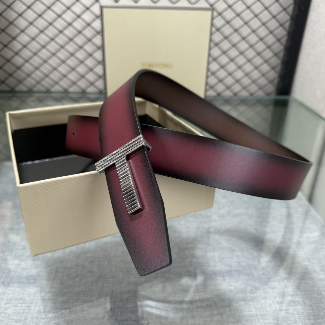 汤姆福特最新网红爆款双面头层牛皮专柜同步3.8宽新款上市了，原版牛皮，搭配铜扣，优雅，大方用的方便。谢谢