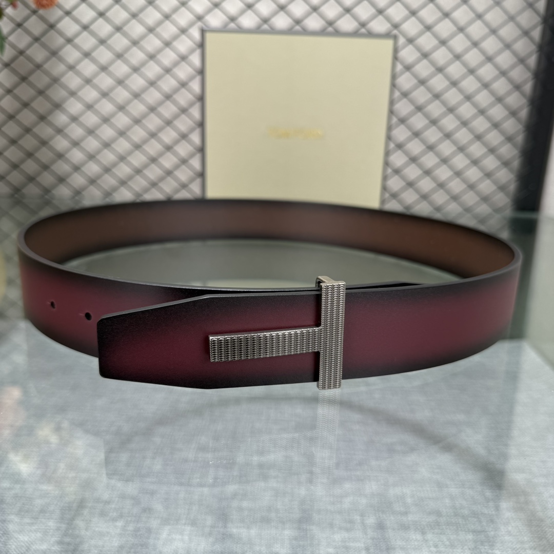 汤姆福特最新网红爆款双面头层牛皮专柜同步3.8宽新款上市了，原版牛皮，搭配铜扣，优雅，大方用的方便。谢谢