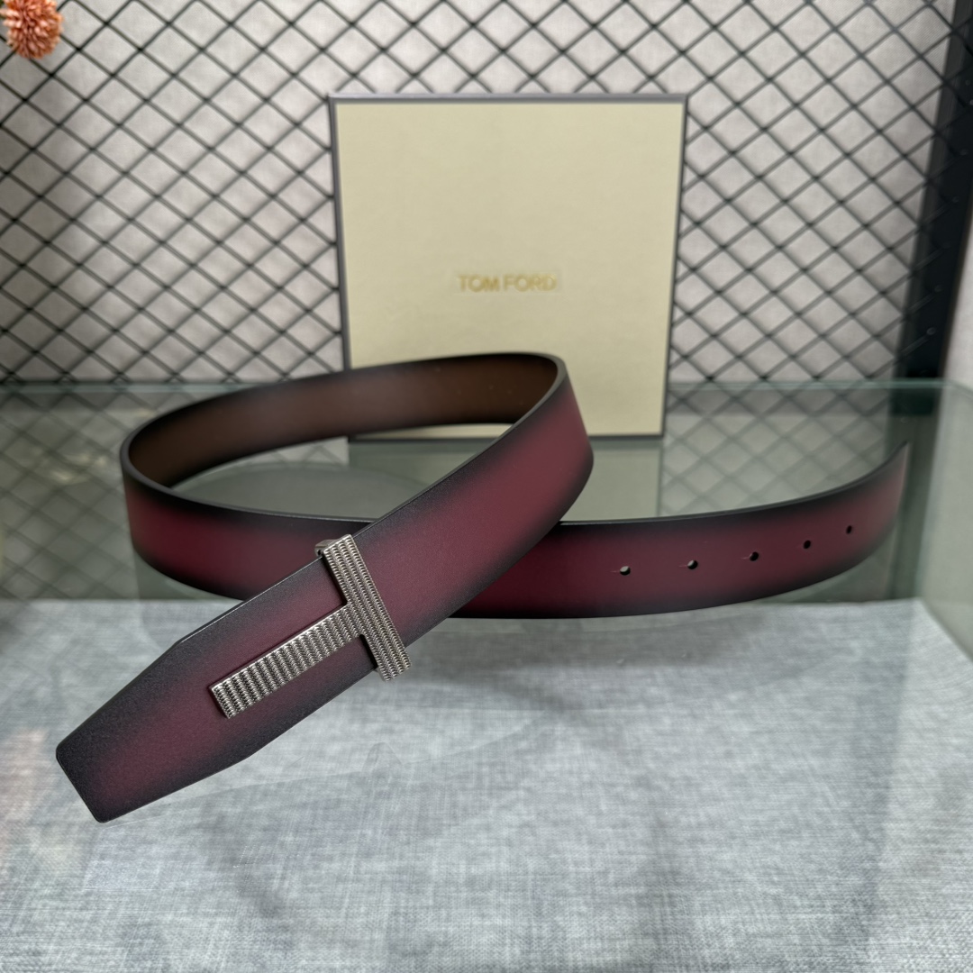 汤姆福特最新网红爆款双面头层牛皮专柜同步3.8宽新款上市了，原版牛皮，搭配铜扣，优雅，大方用的方便。谢谢