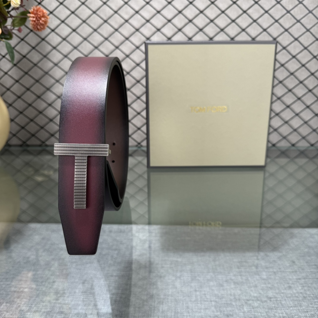 汤姆福特最新网红爆款双面头层牛皮专柜同步3.8宽新款上市了，原版牛皮，搭配铜扣，优雅，大方用的方便。谢谢