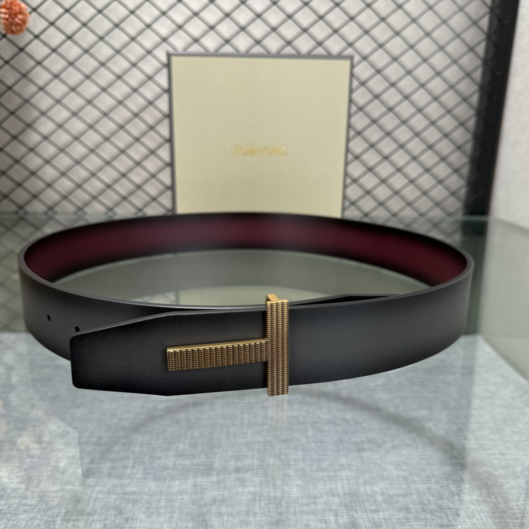汤姆福特最新网红爆款双面头层牛皮专柜同步3.8宽新款上市了，原版牛皮，搭配铜扣，优雅，大方用的方便。谢谢