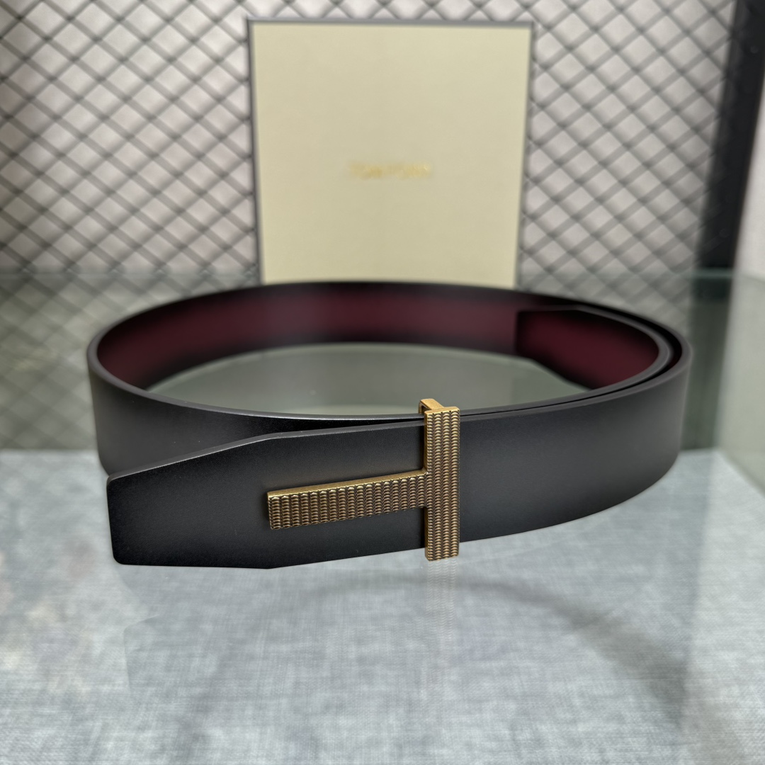 汤姆福特最新网红爆款双面头层牛皮专柜同步3.8宽新款上市了，原版牛皮，搭配铜扣，优雅，大方用的方便。谢谢