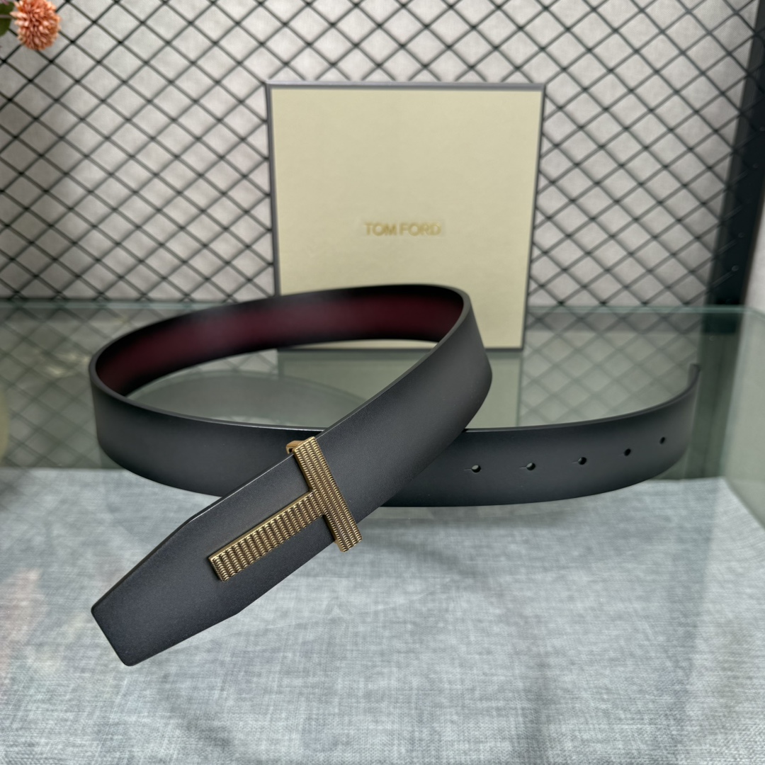 汤姆福特最新网红爆款双面头层牛皮专柜同步3.8宽新款上市了，原版牛皮，搭配铜扣，优雅，大方用的方便。谢谢