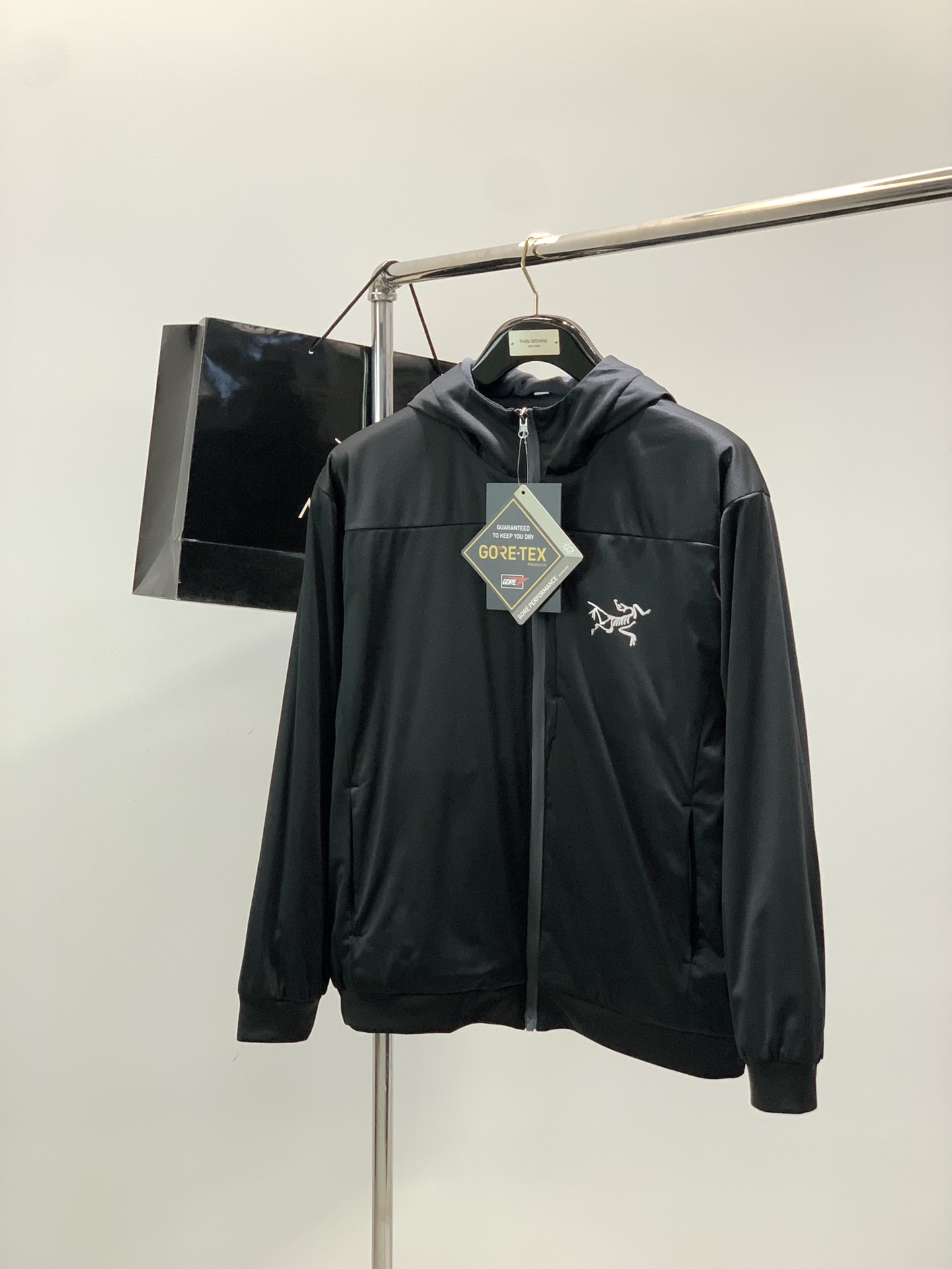 NO:643874,, ARCTERYX, new winter AW product, fashionable casual velvet hooded jacket, available at counters, original goods, original imported fabrics, extremely complex craftsmanship, very elegant and fashionable vision, noble and elegant, from the main fabric to the detailed craftsmanship, showing the ingenuity of fashion, 2 colors recommended, size S-XL, arc'teryx, jackets & coats, hats, alexander wang19860909,ARCTERYX 始祖鸟,冬季AW新品,时尚休闲绒连帽外套,专柜同步有售,原单狠货,进口原版面料,工艺极度复杂,视觉相当雅致时髦,高贵而优雅,从主体面料到细节工艺,彰显时装的匠心所在,2色推荐,码数S-XL,arc'teryx,jackets & coats,hats,alexander wang,Men's clothing