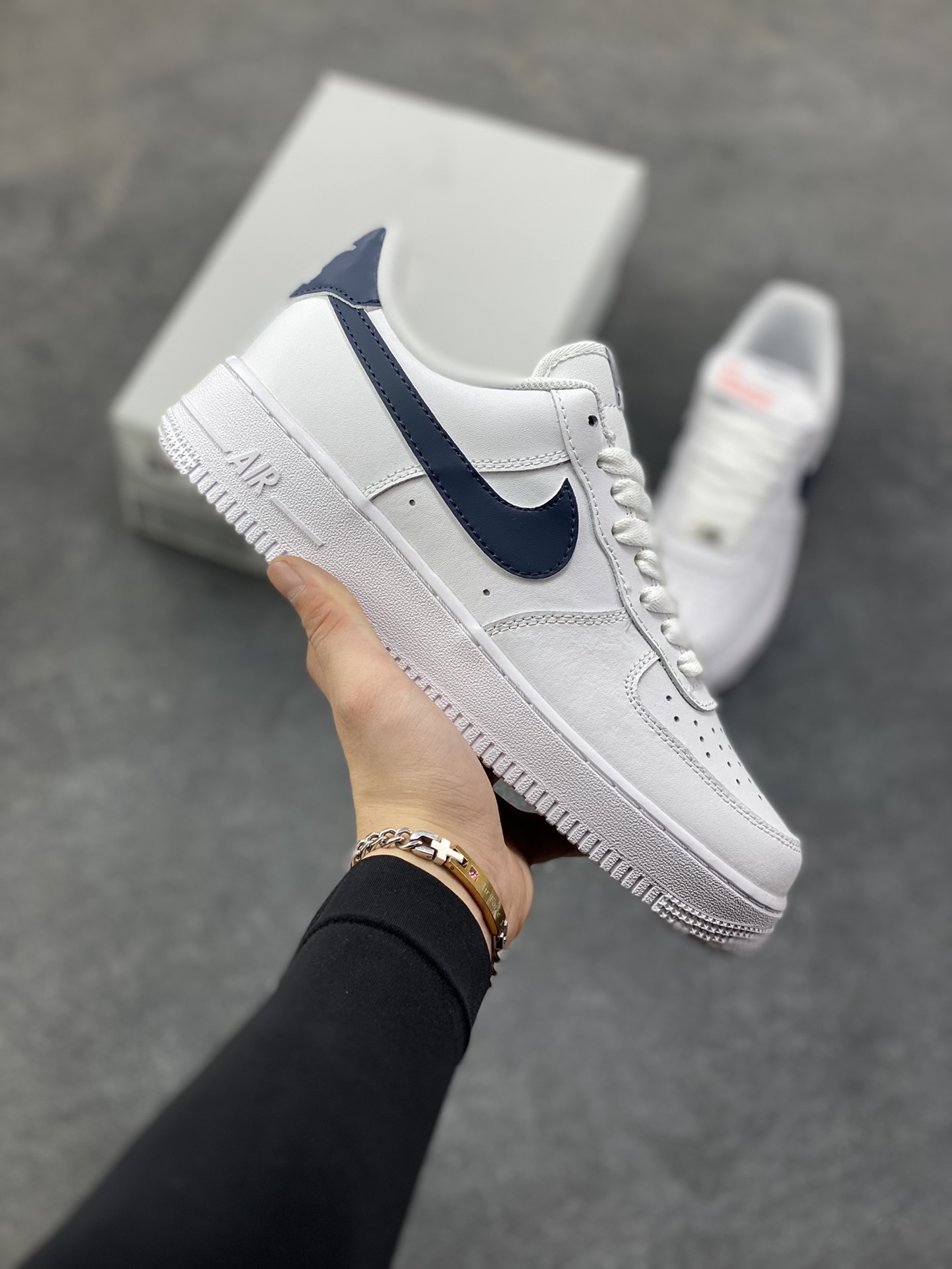 Nike Air Force 1 Low 白深蓝 空军一号低帮运动休闲板鞋 原楦头原纸板 打造纯正空军版型 专注外贸渠道 全掌内置蜂窝气垫 原盒配件 原厂中底钢印、拉帮完美 货号：FJ4146-119 尺码：36 36.5 37.5 38 38.5 39 40 40.5 41 42 42.5 43 44 44.5 45-选品中心