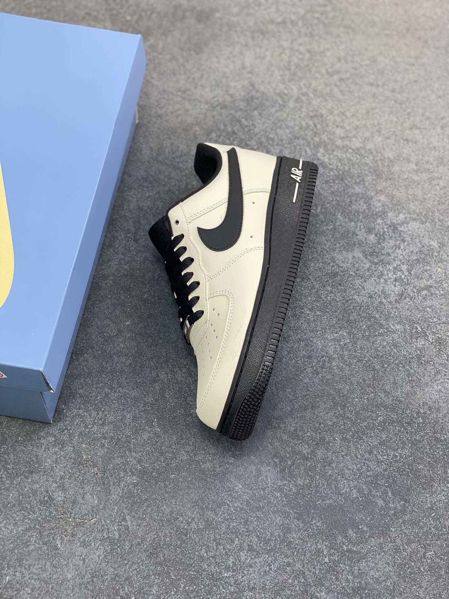 图片[7]-Nike Air Force 1 Low’07 米黑 空军一号低帮休闲板鞋 定制皮料 原厂3D打印 定制鞋盒 原楦原纸板 纯正空军版型 内置全掌气垫 货号：ZH0316-143 尺码：36 36.5 37.5 38 38.5 39 40 40.5 41 42 42.5 43 44 44.5 45-选品中心