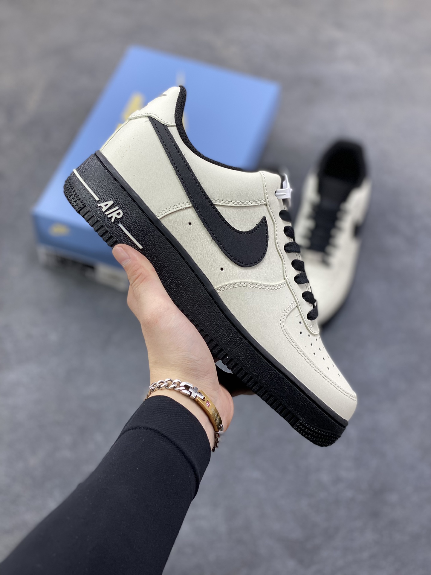 Nike Air Force 1 Low’07 米黑 空军一号低帮休闲板鞋 定制皮料 原厂3D打印 定制鞋盒 原楦原纸板 纯正空军版型 内置全掌气垫 货号：ZH0316-143 尺码：36 36.5 37.5 38 38.5 39 40 40.5 41 42 42.5 43 44 44.5 45-选品中心