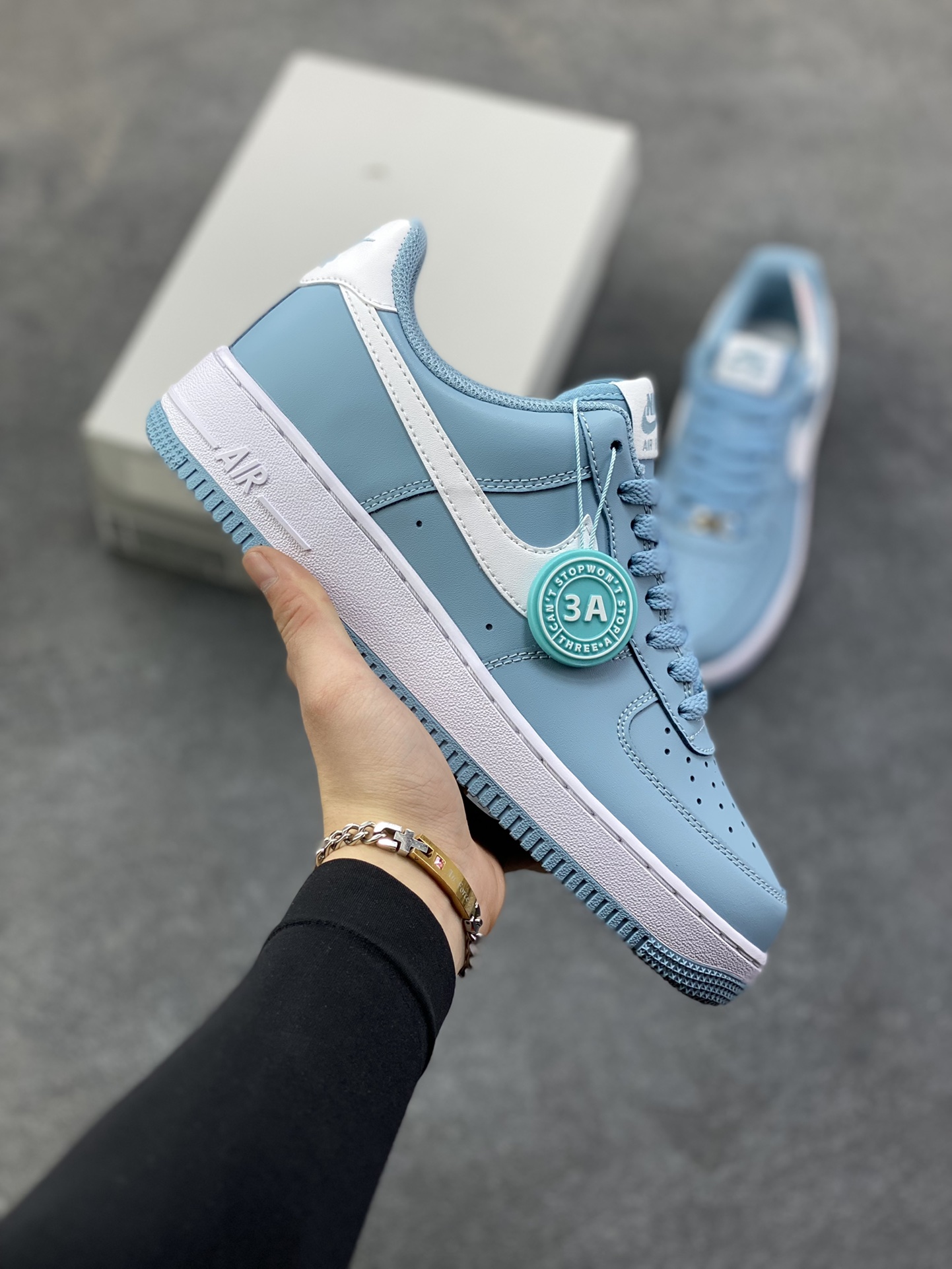 Nike Air Force 1 Low 蓝白勾 空军一号低帮运动休闲板鞋 原楦头原纸板 打造纯正空军版型#专注外贸渠道 全掌内置蜂窝气垫 #原盒配件 原厂中底钢印、拉帮完美 货号：FJ4146-403 尺码：36 36.5 37.5 38 38.5 39 40 40.5 41 42 42.5 43 44 44.5 45-选品中心