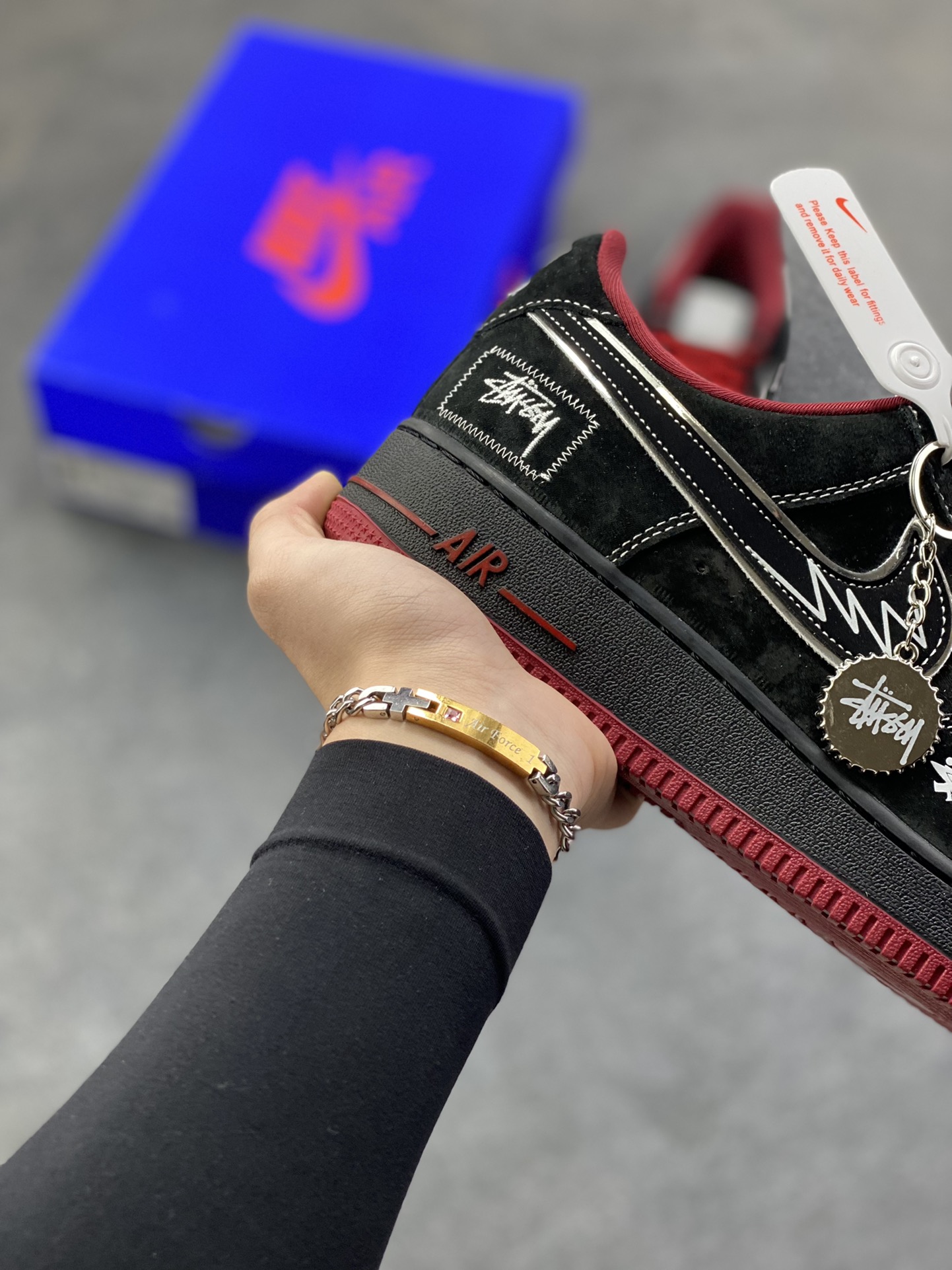 图片[6]-NIke Air Force 1 \’07 Low “斯图西联名——磨砂黑”空军一号 低帮 运动鞋 休闲鞋 折边针车 工艺难度大 原楦头原纸板 原装鞋盒 定制五金配件 内置全掌气垫 原厂鞋底 货号：SY1388-009 尺码：36 36.5 37.5 38 38.5 39 40 40.5 41 42 42.5 43 44 44.5 45-选品中心