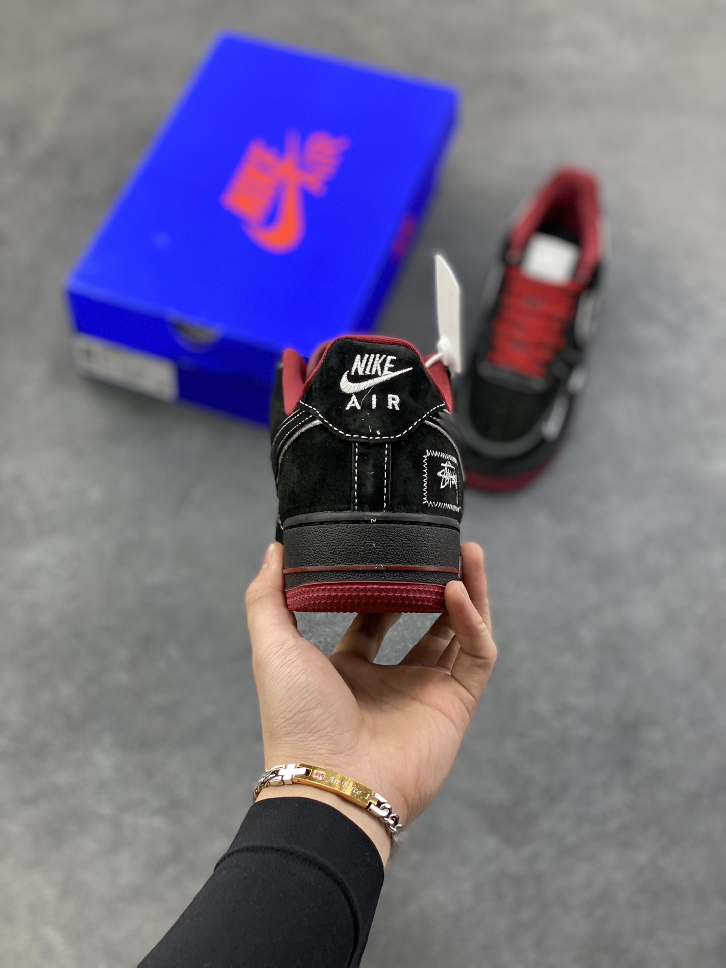 图片[4]-NIke Air Force 1 \’07 Low “斯图西联名——磨砂黑”空军一号 低帮 运动鞋 休闲鞋 折边针车 工艺难度大 原楦头原纸板 原装鞋盒 定制五金配件 内置全掌气垫 原厂鞋底 货号：SY1388-009 尺码：36 36.5 37.5 38 38.5 39 40 40.5 41 42 42.5 43 44 44.5 45-选品中心