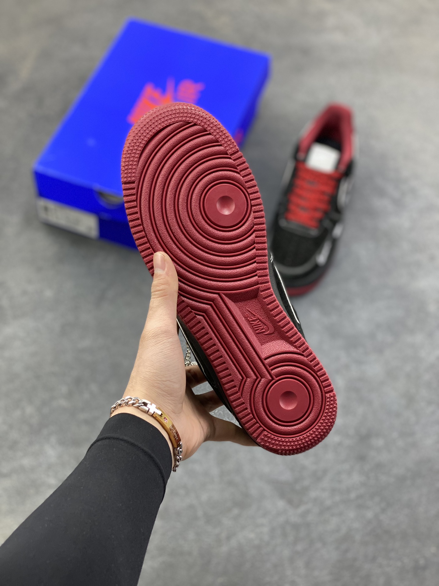 图片[5]-NIke Air Force 1 \’07 Low “斯图西联名——磨砂黑”空军一号 低帮 运动鞋 休闲鞋 折边针车 工艺难度大 原楦头原纸板 原装鞋盒 定制五金配件 内置全掌气垫 原厂鞋底 货号：SY1388-009 尺码：36 36.5 37.5 38 38.5 39 40 40.5 41 42 42.5 43 44 44.5 45-选品中心