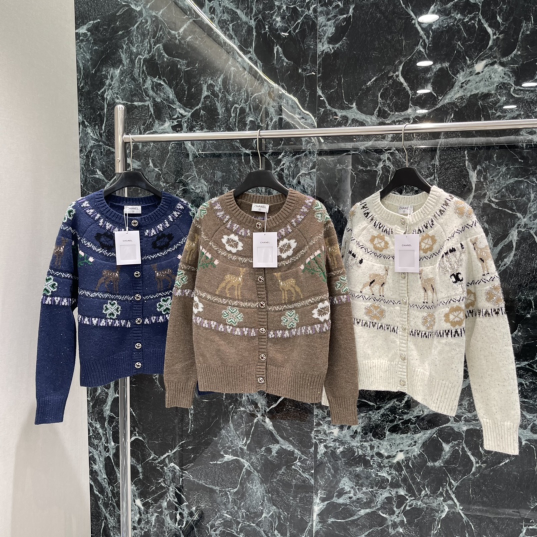 小香 25秋冬新款 麋鹿提花开衫 米白纱线混入闪亮纤维 光线下bling bling超梦幻 棕白麋鹿 雪