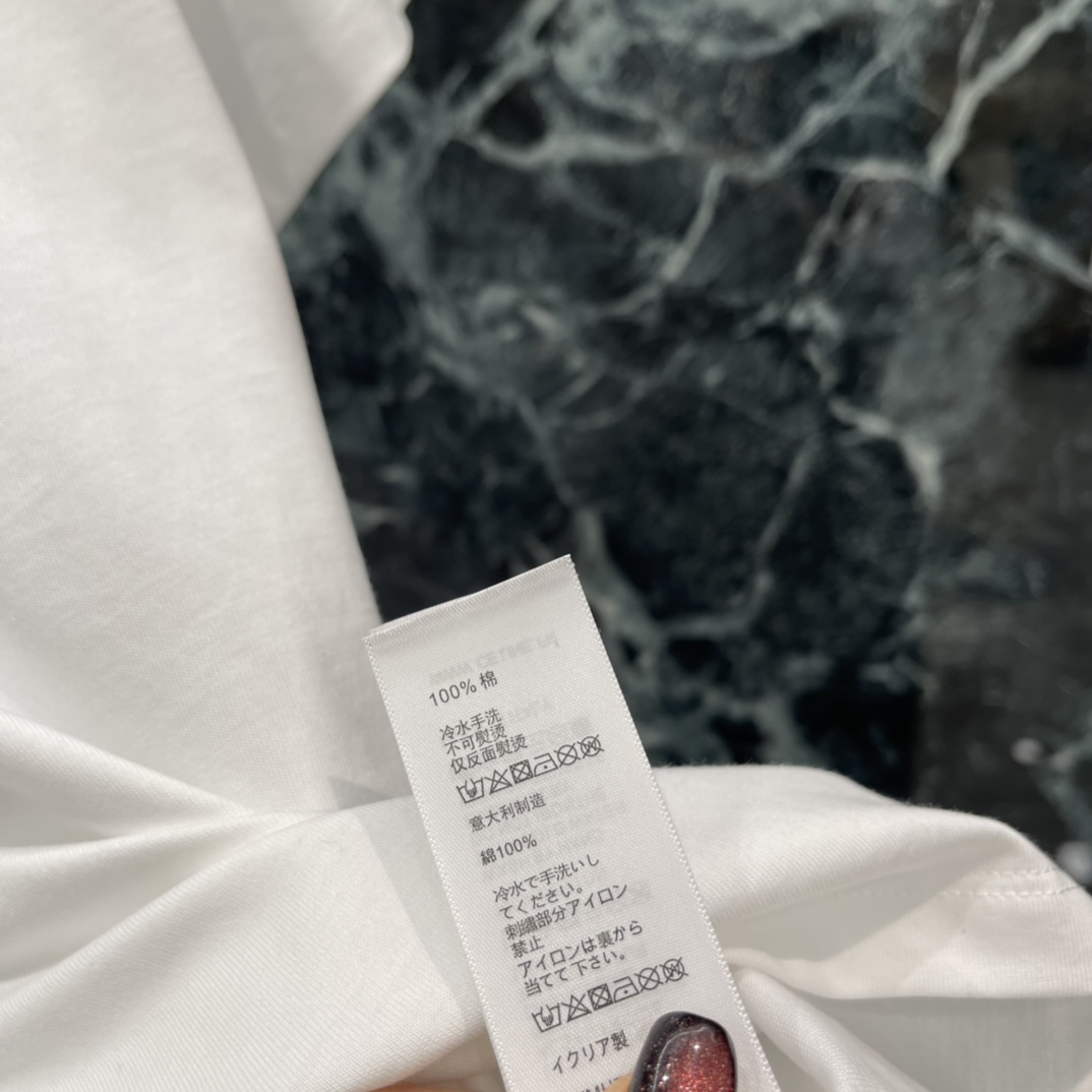 CE 25秋冬新款 凯旋门刺绣短袖T恤 正肩设计修饰肩部线条 版型挺括有型 胸前凯旋门Logo低调又有辨