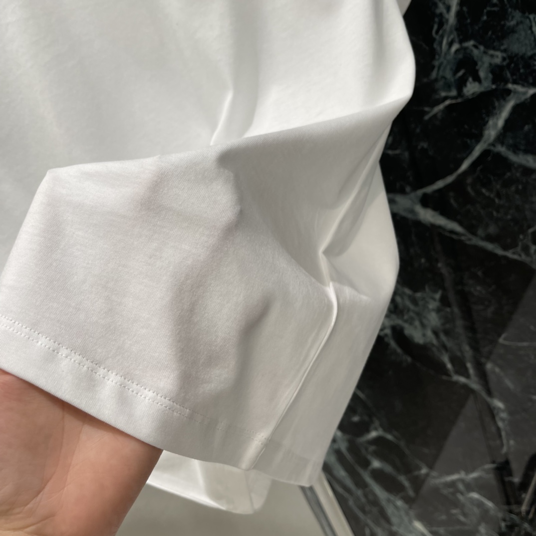 CE 25秋冬新款 凯旋门刺绣短袖T恤 正肩设计修饰肩部线条 版型挺括有型 胸前凯旋门Logo低调又有辨