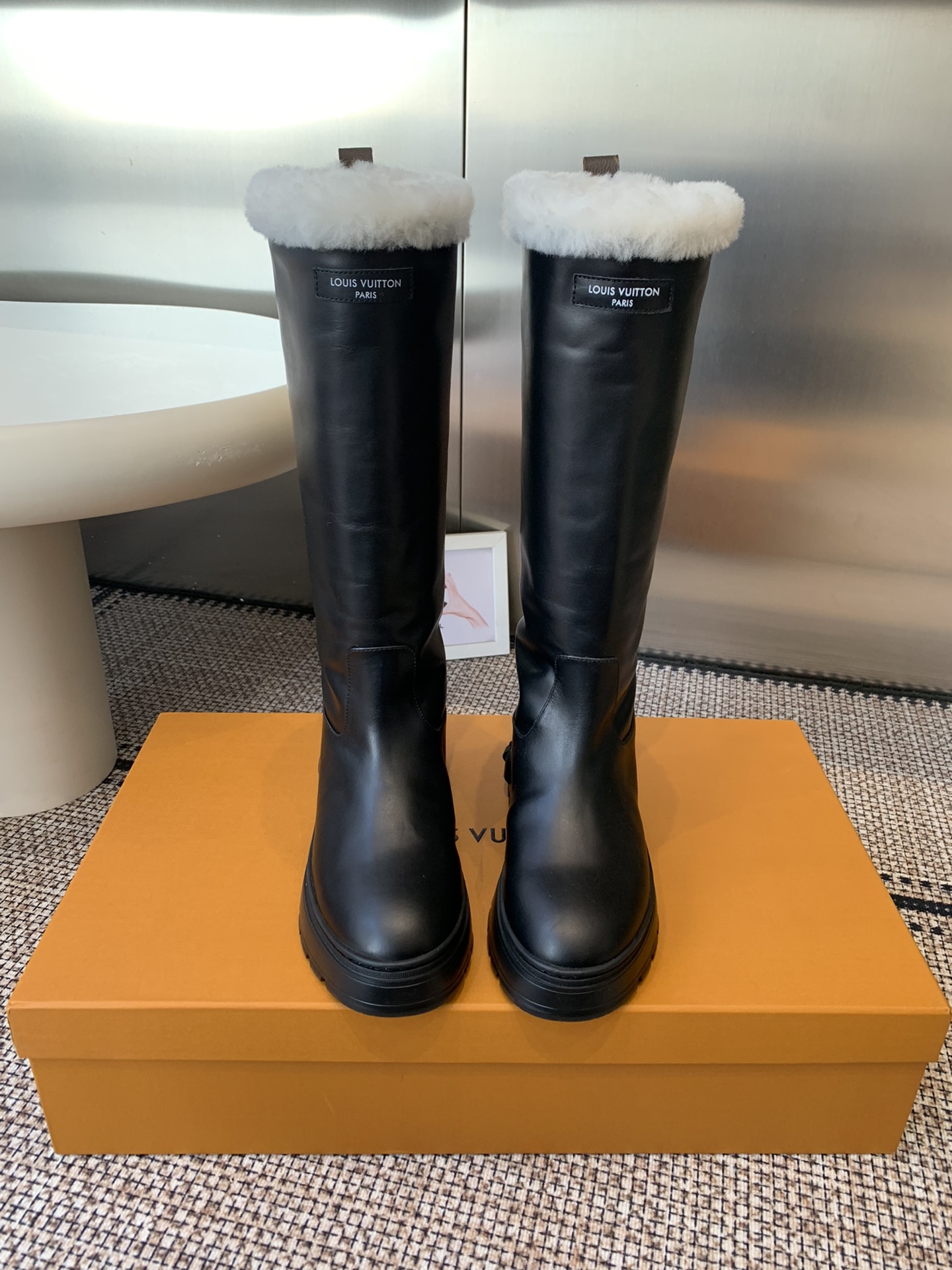 NO:626040,Louis Vuotton 25ss new British style Martin boots, long boots, last type, versatile and slim feet, yyds, three-dimensional and full shape, full of temperament, comfortable on the feet, very retro style, full of aura, plus original presbyopic design style, very classic, perfect details, original imported first-layer cowhide on the upper, imported cowhide on the lining, original open-molded non-slip outsole, size 35-40 (40.41 custom-made, non-refundable), boots, louis  vuitton,boots,cowhide19860909Louis Vuotton 25ss 新款英伦风 马丁靴 长靴 楦型百搭瘦脚yyds 造型立体饱满 气质满满 上脚舒适 非常复古风、气场十足 加原版老花设计风格非常经典 细节完美 鞋面原版进口头层牛皮 内里进口牛皮 原版开模防滑大底 码数35-40（40.41定做不退换）,靴子,louis vuitton,boots,cowhide,Women's Shoes