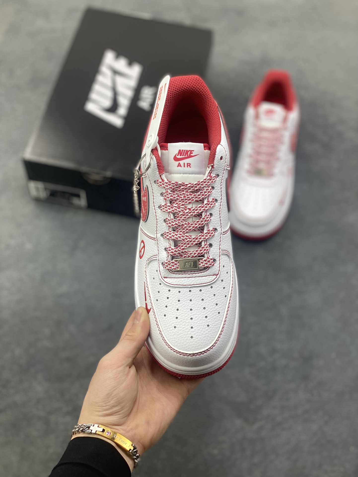 图片[2]-NIke Air Force 1 \’07 Low “权志龙联名——白玫红”空军一号 低帮 运动鞋 休闲鞋 折边针车 工艺难度大 原楦头原纸板 原装鞋盒 定制五金配件 内置全掌气垫 原厂鞋底 货号：HV5999-008 尺码：36 36.5 37.5 38 38.5 39 40 40.5 41 42 42.5 43 44 44.5 45-选品中心