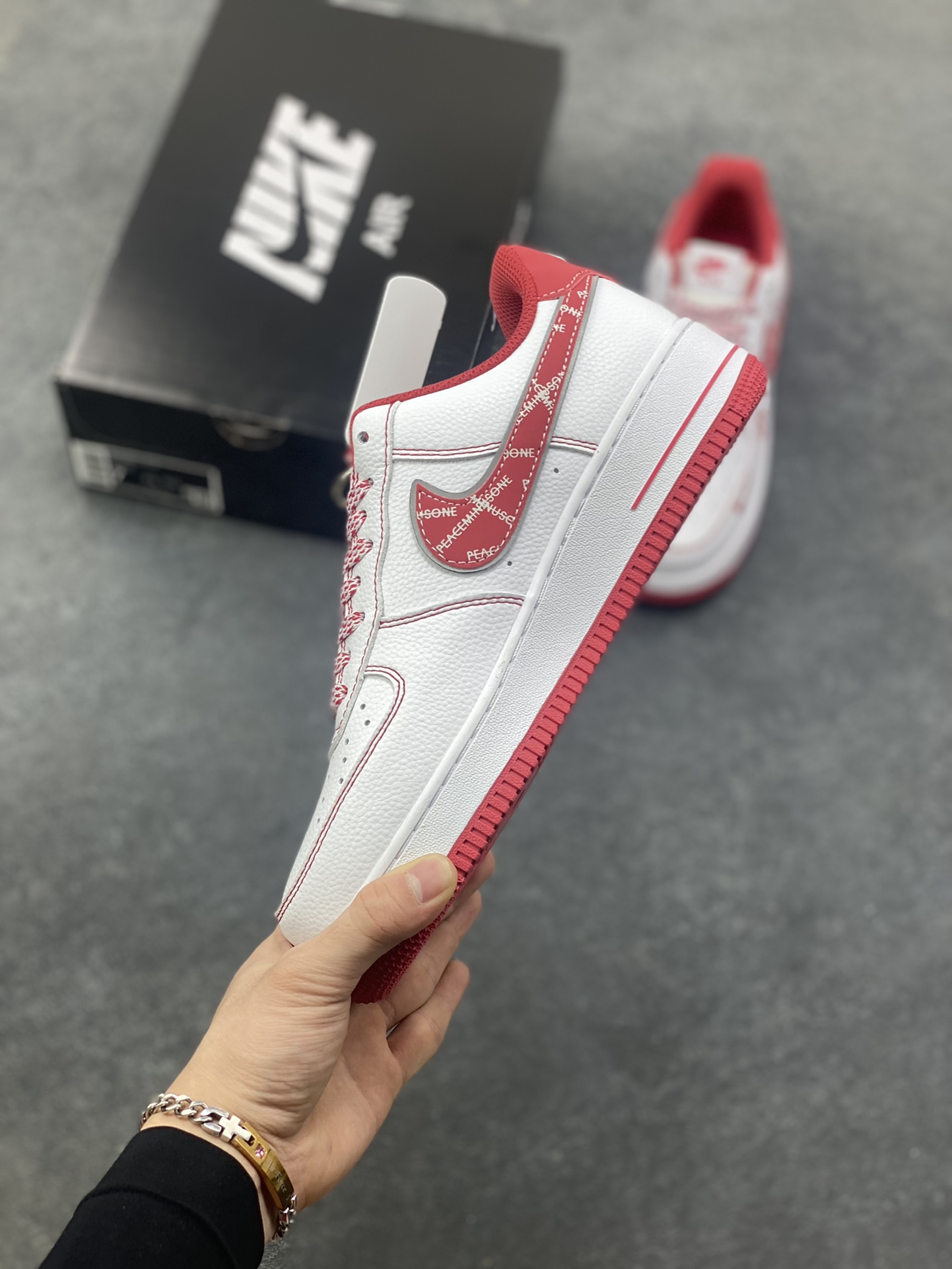 图片[3]-NIke Air Force 1 \’07 Low “权志龙联名——白玫红”空军一号 低帮 运动鞋 休闲鞋 折边针车 工艺难度大 原楦头原纸板 原装鞋盒 定制五金配件 内置全掌气垫 原厂鞋底 货号：HV5999-008 尺码：36 36.5 37.5 38 38.5 39 40 40.5 41 42 42.5 43 44 44.5 45-选品中心