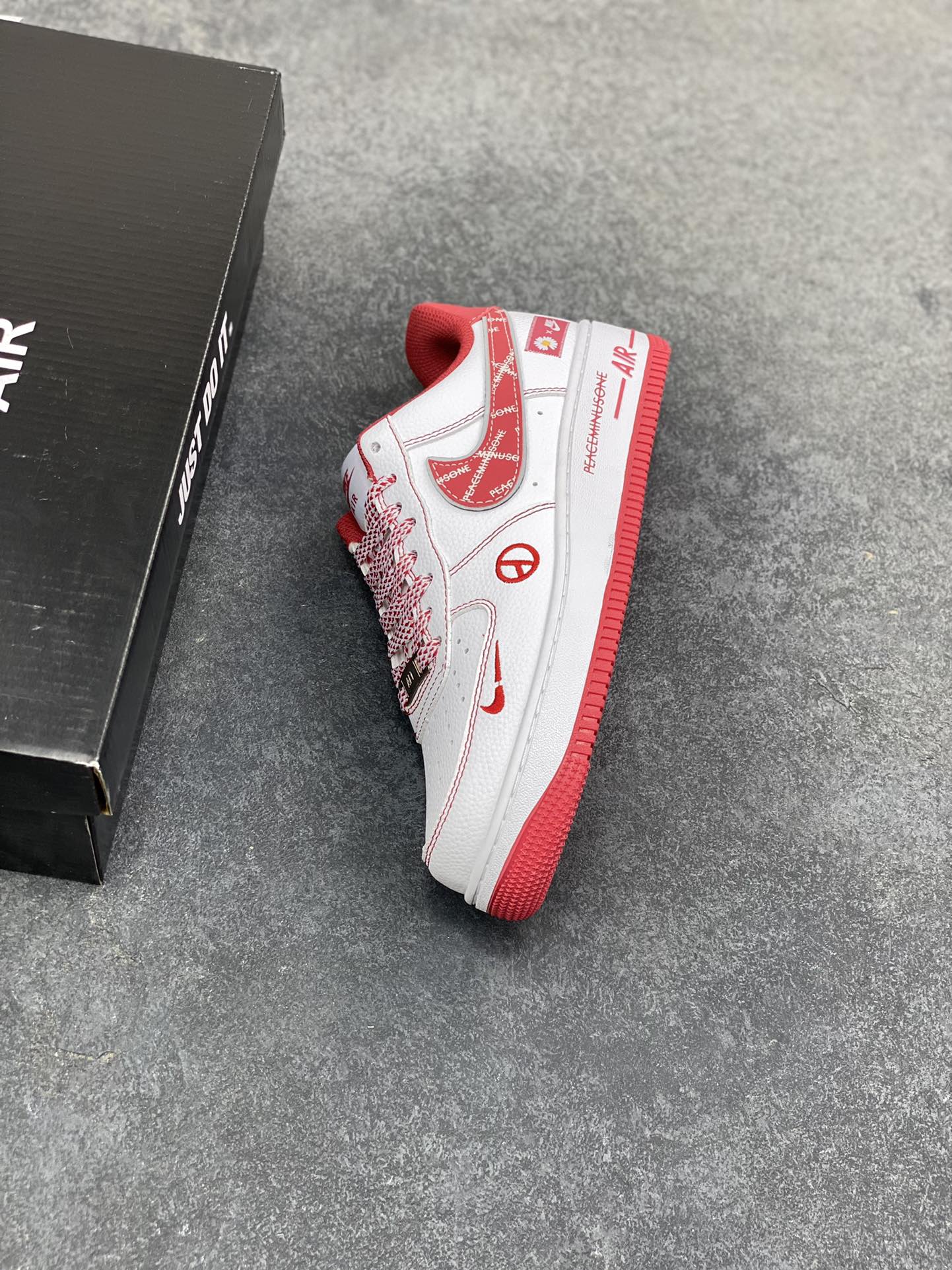 图片[7]-NIke Air Force 1 \’07 Low “权志龙联名——白玫红”空军一号 低帮 运动鞋 休闲鞋 折边针车 工艺难度大 原楦头原纸板 原装鞋盒 定制五金配件 内置全掌气垫 原厂鞋底 货号：HV5999-008 尺码：36 36.5 37.5 38 38.5 39 40 40.5 41 42 42.5 43 44 44.5 45-选品中心