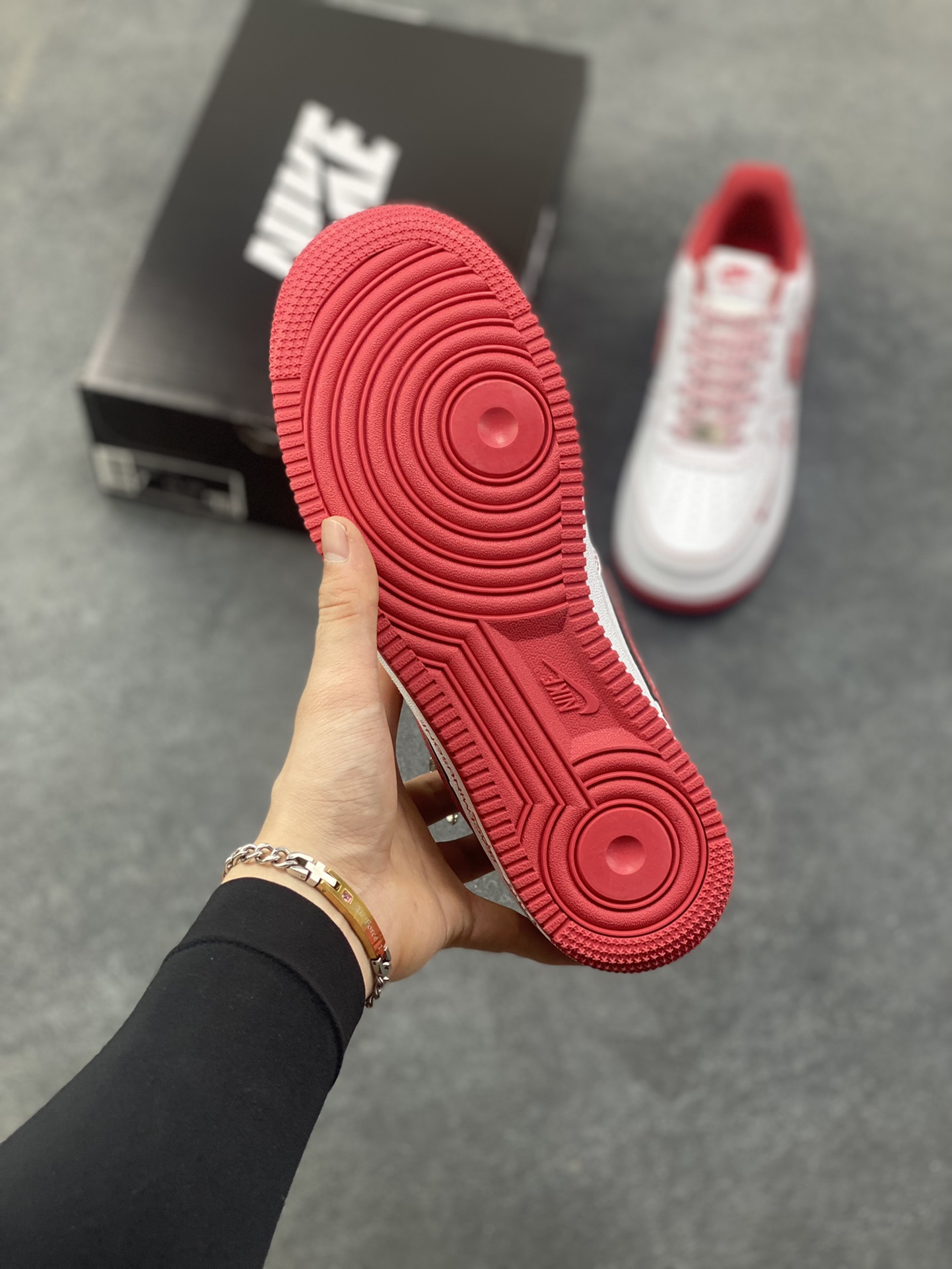 图片[5]-NIke Air Force 1 \’07 Low “权志龙联名——白玫红”空军一号 低帮 运动鞋 休闲鞋 折边针车 工艺难度大 原楦头原纸板 原装鞋盒 定制五金配件 内置全掌气垫 原厂鞋底 货号：HV5999-008 尺码：36 36.5 37.5 38 38.5 39 40 40.5 41 42 42.5 43 44 44.5 45-选品中心