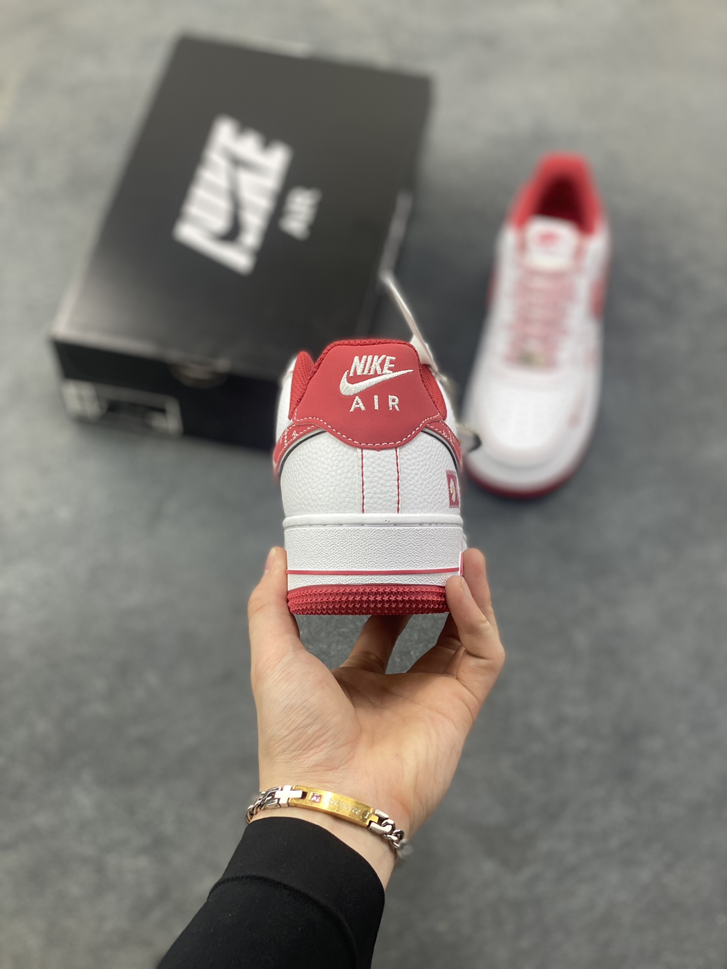 图片[4]-NIke Air Force 1 \’07 Low “权志龙联名——白玫红”空军一号 低帮 运动鞋 休闲鞋 折边针车 工艺难度大 原楦头原纸板 原装鞋盒 定制五金配件 内置全掌气垫 原厂鞋底 货号：HV5999-008 尺码：36 36.5 37.5 38 38.5 39 40 40.5 41 42 42.5 43 44 44.5 45-选品中心