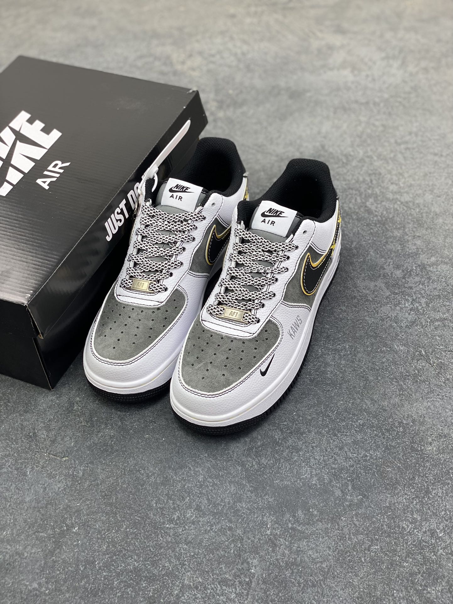 图片[8]-NIke Air Force 1 \’07 Low “Supreme联名——白灰黄边勾”空军一号 低帮 运动鞋 休闲鞋 折边针车 工艺难度大 原楦头原纸板 原装鞋盒 定制五金配件 内置全掌气垫 原厂鞋底 货号：XZ6188-259 尺码：36 36.5 37.5 38 38.5 39 40 40.5 41 42 42.5 43 44 44.5 45-选品中心