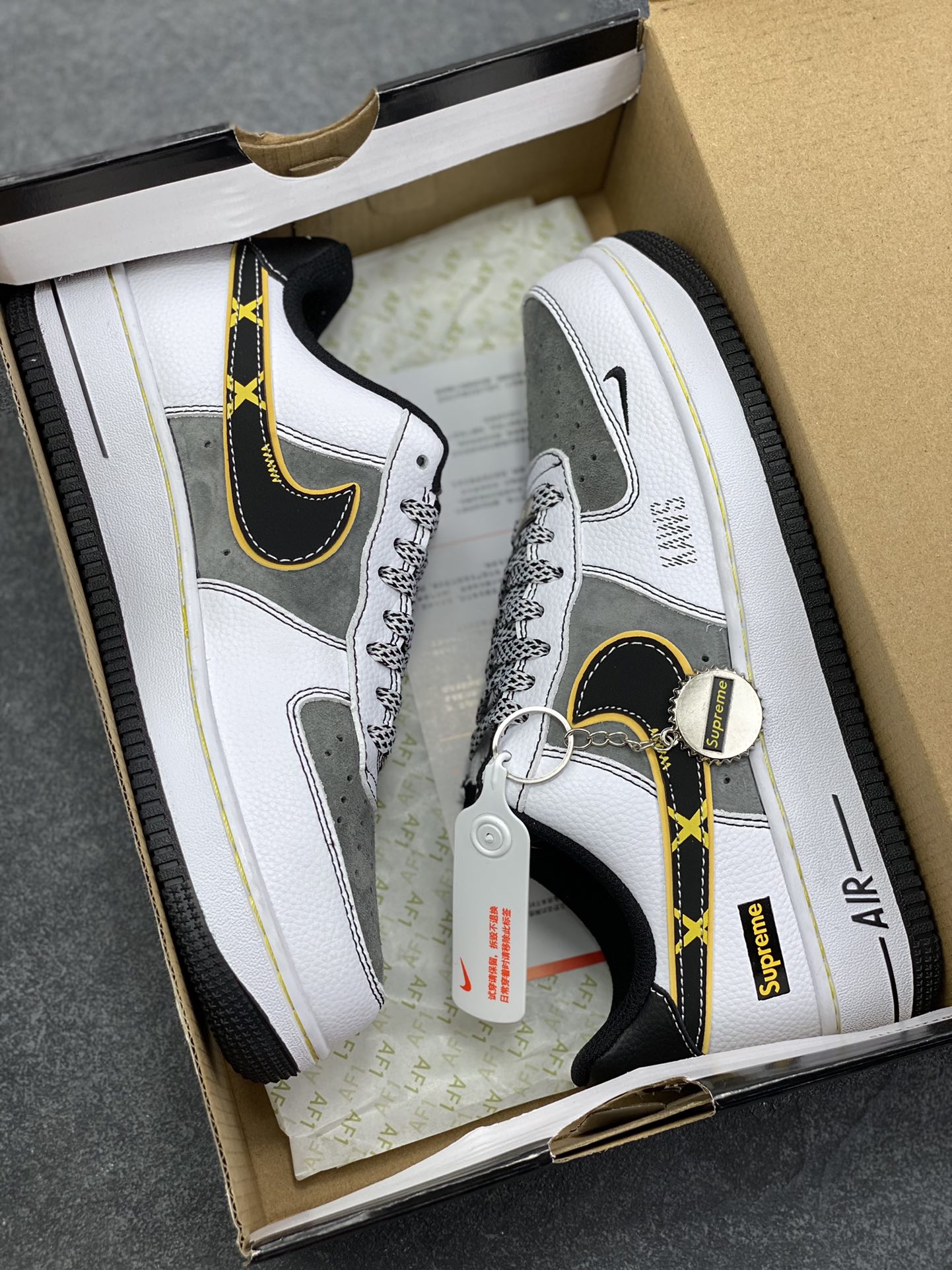 图片[9]-NIke Air Force 1 \’07 Low “Supreme联名——白灰黄边勾”空军一号 低帮 运动鞋 休闲鞋 折边针车 工艺难度大 原楦头原纸板 原装鞋盒 定制五金配件 内置全掌气垫 原厂鞋底 货号：XZ6188-259 尺码：36 36.5 37.5 38 38.5 39 40 40.5 41 42 42.5 43 44 44.5 45-选品中心
