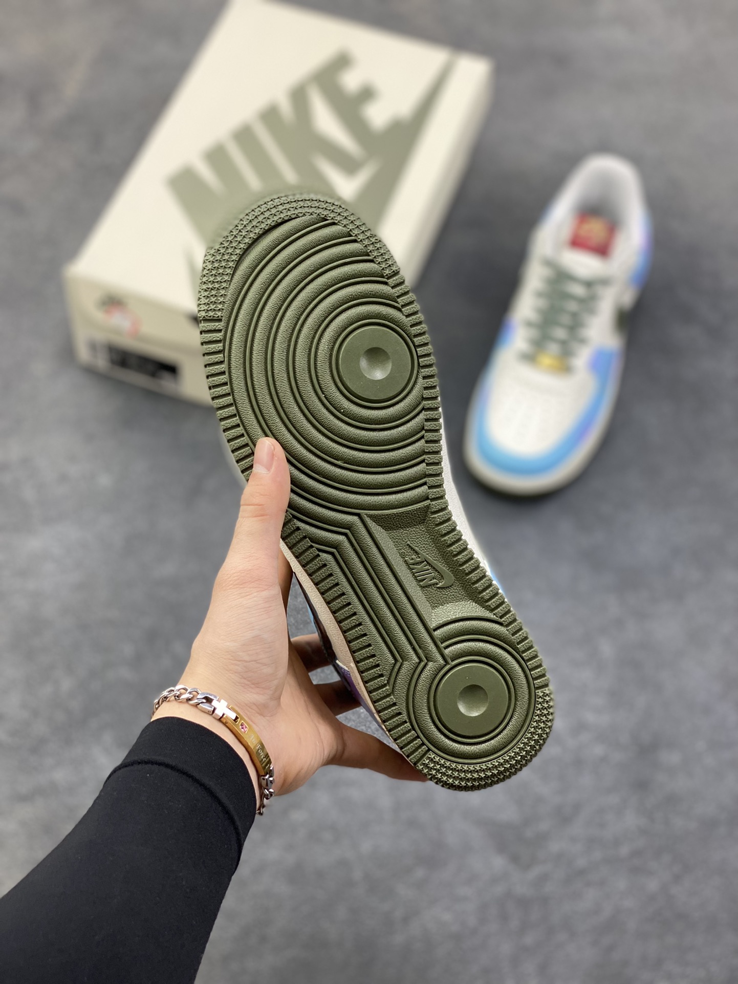图片[5]-【定制球鞋】纯手工绘画Nike Air Force 1 空军一号 手绘 涂鸦 拉布布 潮流 耐磨 低帮 板鞋 男女同款 白黑色折边针车 工艺难度大 原楦头原纸板 原装鞋盒 定制五金配件 内置全掌气垫 原厂鞋底 货号：FV5979-130 尺码：36 36.5 37.5 38 38.5 39 40 40.5 41 42 42.5 43 44 44.5 45-选品中心