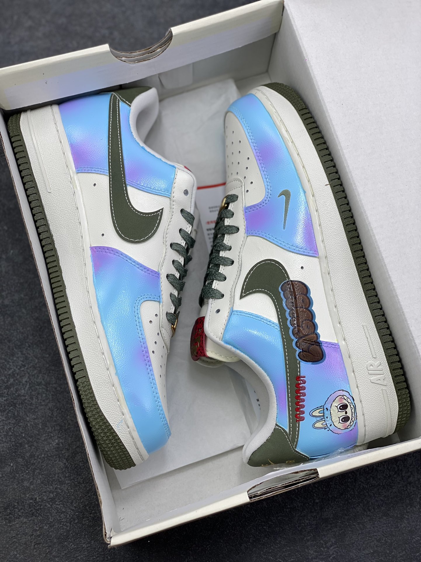 图片[9]-【定制球鞋】纯手工绘画Nike Air Force 1 空军一号 手绘 涂鸦 拉布布 潮流 耐磨 低帮 板鞋 男女同款 白黑色折边针车 工艺难度大 原楦头原纸板 原装鞋盒 定制五金配件 内置全掌气垫 原厂鞋底 货号：FV5979-130 尺码：36 36.5 37.5 38 38.5 39 40 40.5 41 42 42.5 43 44 44.5 45-选品中心