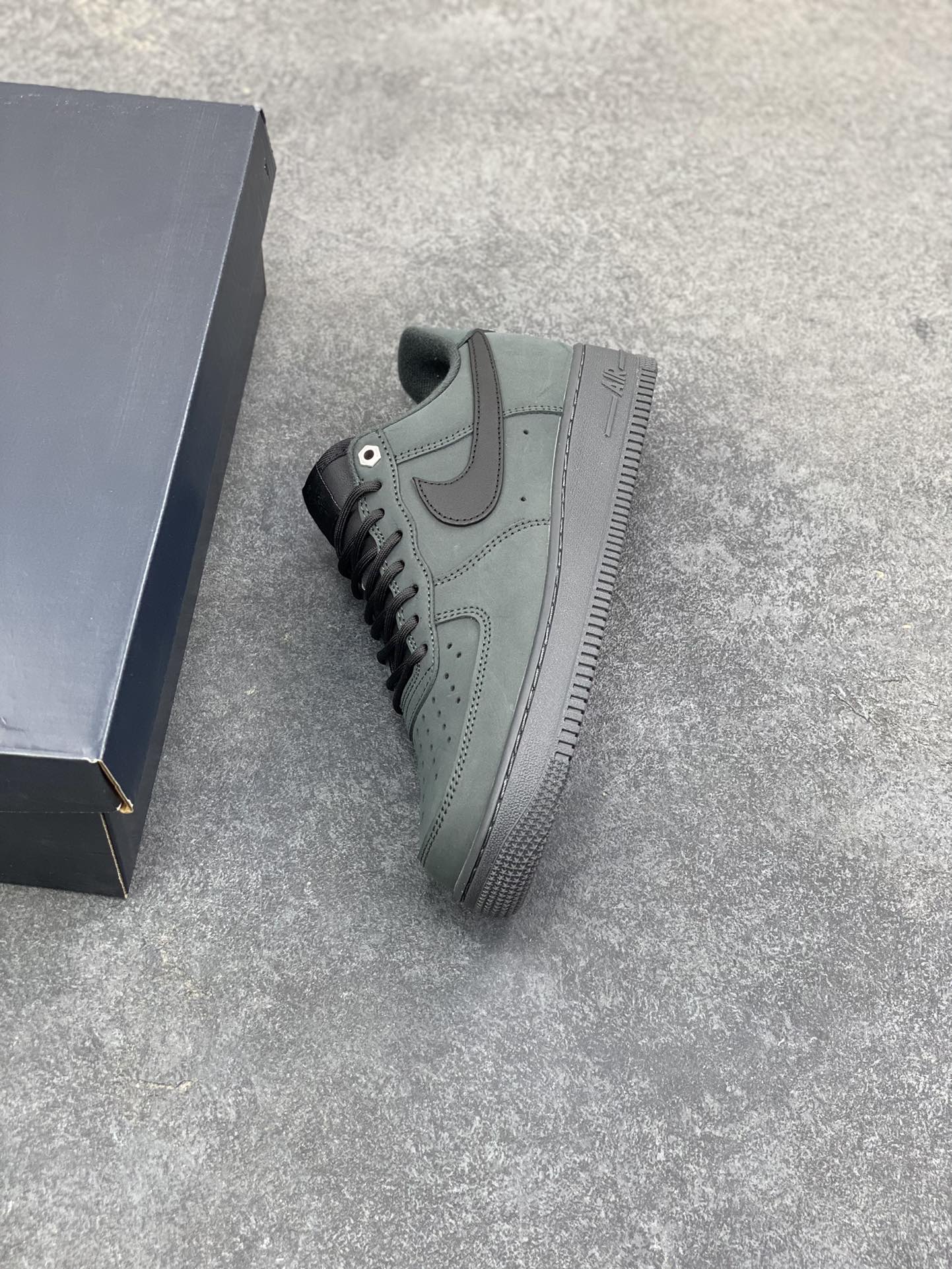 图片[7]-NIke Air Force 1 \’07 Low 空军一号低帮 运动鞋 休闲鞋 折边针车 工艺难度大 原楦头原纸板 原装鞋盒 定制五金配件 内置全掌气垫 原厂鞋底 货号：CJ9179-001 尺码：36 36.5 37.5 38 38.5 39 40 40.5 41 42 42.5 43 44 44.5 45-选品中心