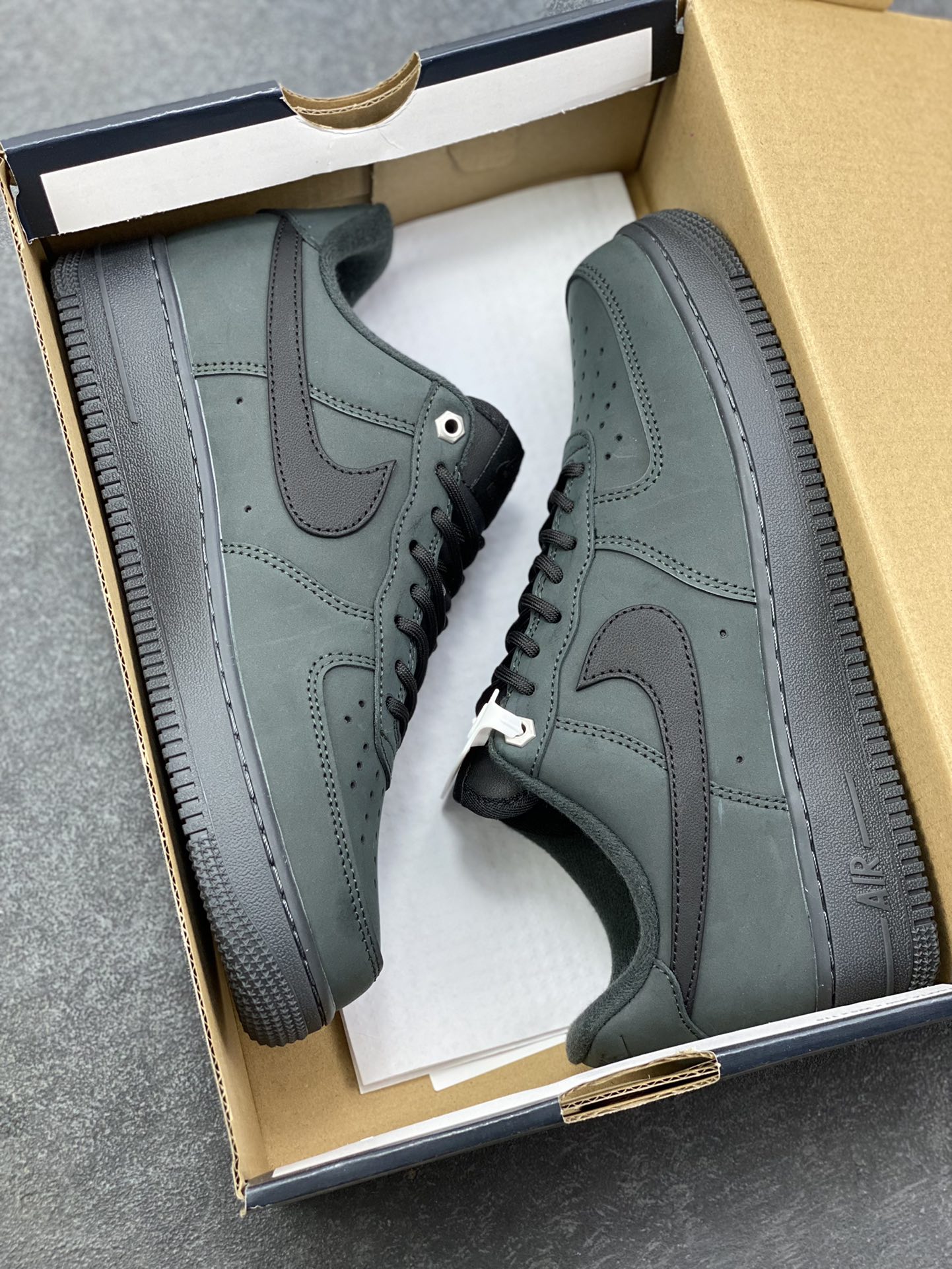 图片[9]-NIke Air Force 1 \’07 Low 空军一号低帮 运动鞋 休闲鞋 折边针车 工艺难度大 原楦头原纸板 原装鞋盒 定制五金配件 内置全掌气垫 原厂鞋底 货号：CJ9179-001 尺码：36 36.5 37.5 38 38.5 39 40 40.5 41 42 42.5 43 44 44.5 45-选品中心