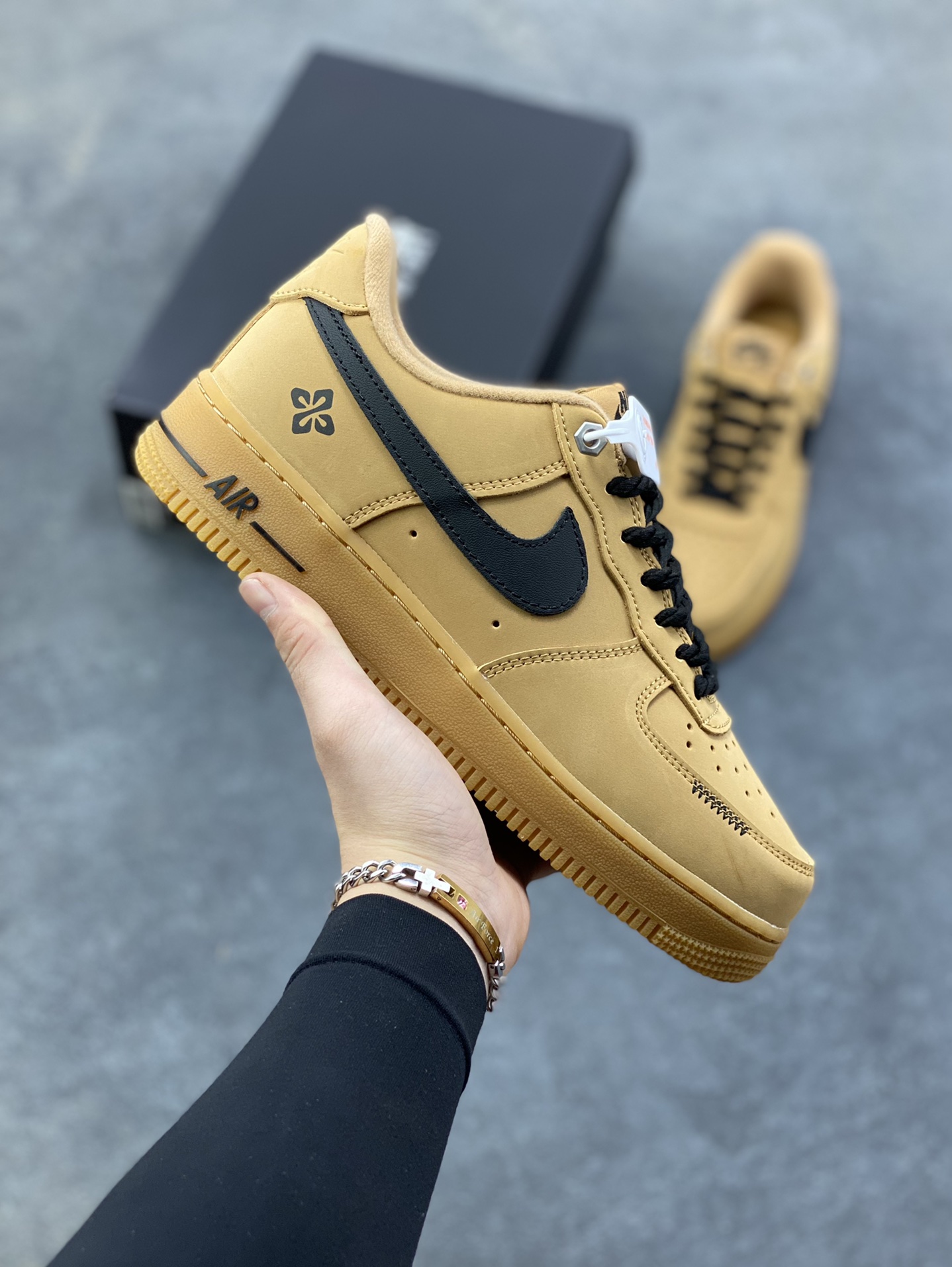 Nike Air Force 1 Low 空军一号低帮运动休闲板鞋 原楦头原纸板 打造纯正空军版型#专注外贸渠道 全掌内置蜂窝气垫 #原盒配件 原厂中底钢印、拉帮完美 货号：CJ9179-200 尺码：36 36.5 37.5 38 38.5 39 40 40.5 41 42 42.5 43 44 44.5 45-选品中心
