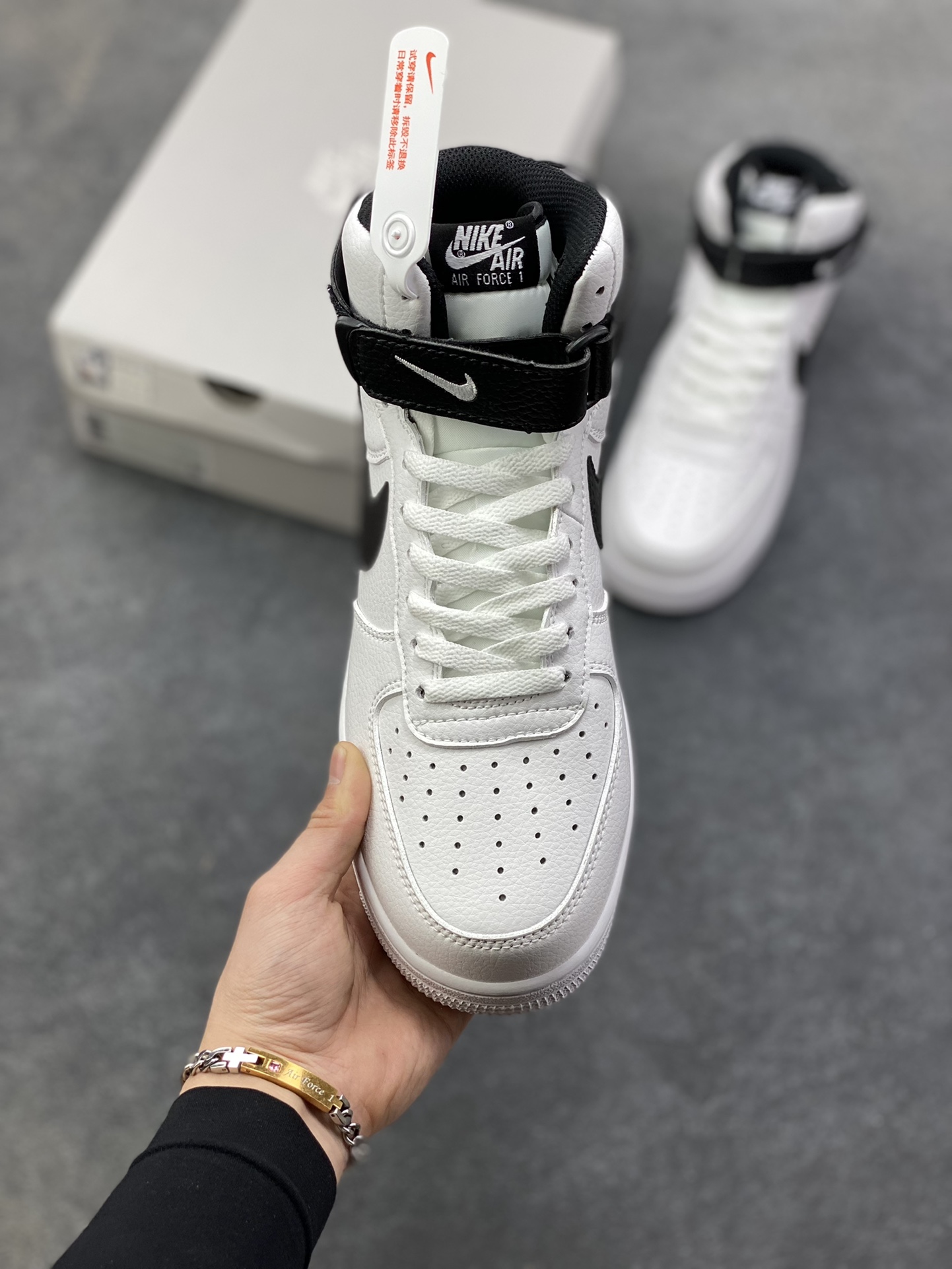 图片[2]-Nike Air Force 1\’07 复古高帮板鞋 黑白 官方同步 原装级别 原楦头原纸板 打造纯正空军版型 专注外贸渠道 全掌内置蜂窝气垫 原盒配件 原厂中底钢印、拉帮完美×577JH 货号：CT2303-100 尺码：36 36.5 37.5 38 38.5 39 40 40.5 41 42 42.5 43 44 45-选品中心