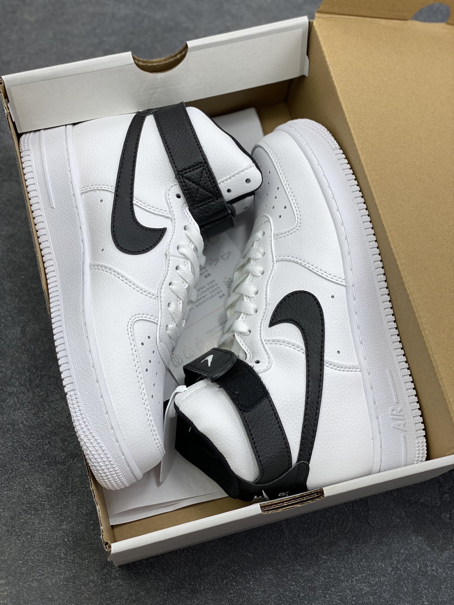 图片[9]-Nike Air Force 1\’07 复古高帮板鞋 黑白 官方同步 原装级别 原楦头原纸板 打造纯正空军版型 专注外贸渠道 全掌内置蜂窝气垫 原盒配件 原厂中底钢印、拉帮完美×577JH 货号：CT2303-100 尺码：36 36.5 37.5 38 38.5 39 40 40.5 41 42 42.5 43 44 45-选品中心