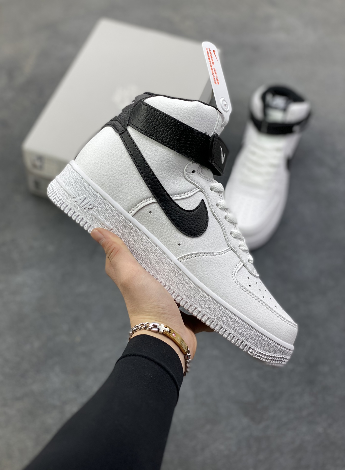 Nike Air Force 1\’07 复古高帮板鞋 黑白 官方同步 原装级别 原楦头原纸板 打造纯正空军版型 专注外贸渠道 全掌内置蜂窝气垫 原盒配件 原厂中底钢印、拉帮完美×577JH 货号：CT2303-100 尺码：36 36.5 37.5 38 38.5 39 40 40.5 41 42 42.5 43 44 45-选品中心
