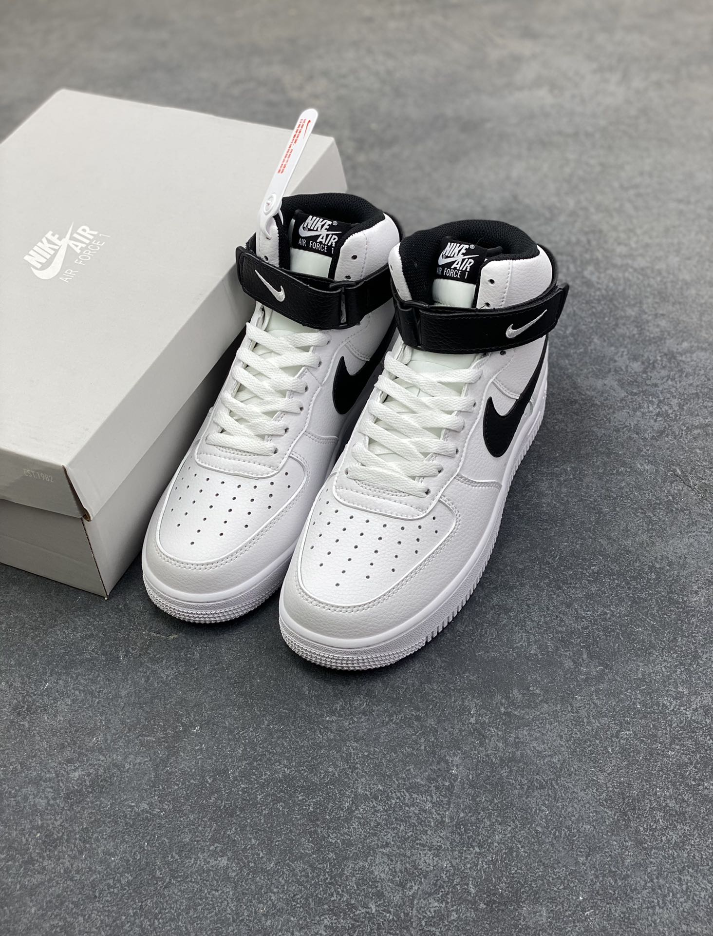 图片[8]-Nike Air Force 1\’07 复古高帮板鞋 黑白 官方同步 原装级别 原楦头原纸板 打造纯正空军版型 专注外贸渠道 全掌内置蜂窝气垫 原盒配件 原厂中底钢印、拉帮完美×577JH 货号：CT2303-100 尺码：36 36.5 37.5 38 38.5 39 40 40.5 41 42 42.5 43 44 45-选品中心