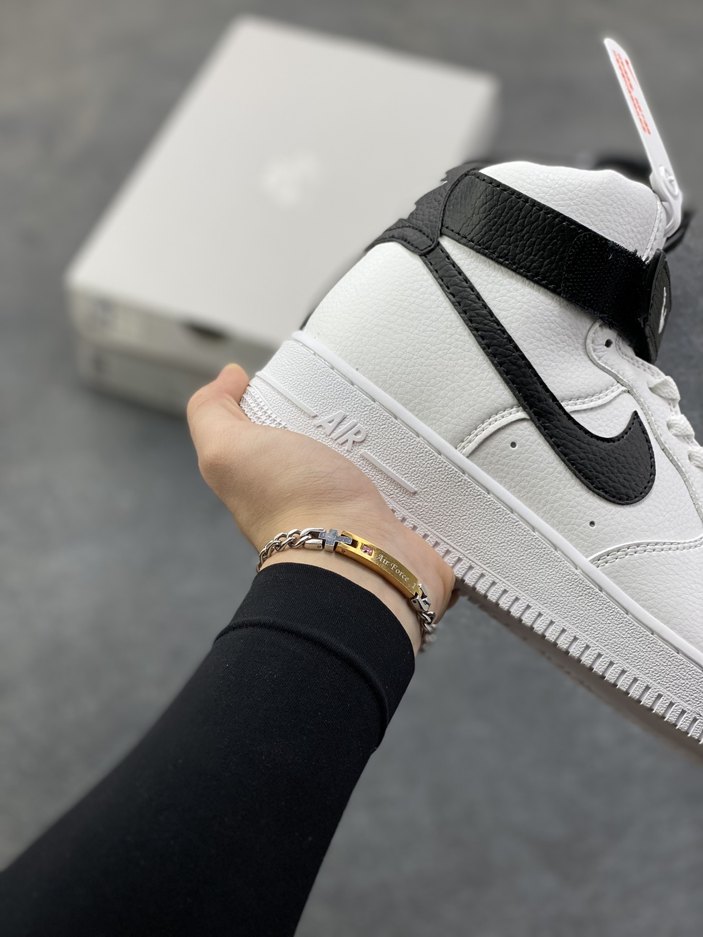 图片[6]-Nike Air Force 1\’07 复古高帮板鞋 黑白 官方同步 原装级别 原楦头原纸板 打造纯正空军版型 专注外贸渠道 全掌内置蜂窝气垫 原盒配件 原厂中底钢印、拉帮完美×577JH 货号：CT2303-100 尺码：36 36.5 37.5 38 38.5 39 40 40.5 41 42 42.5 43 44 45-选品中心